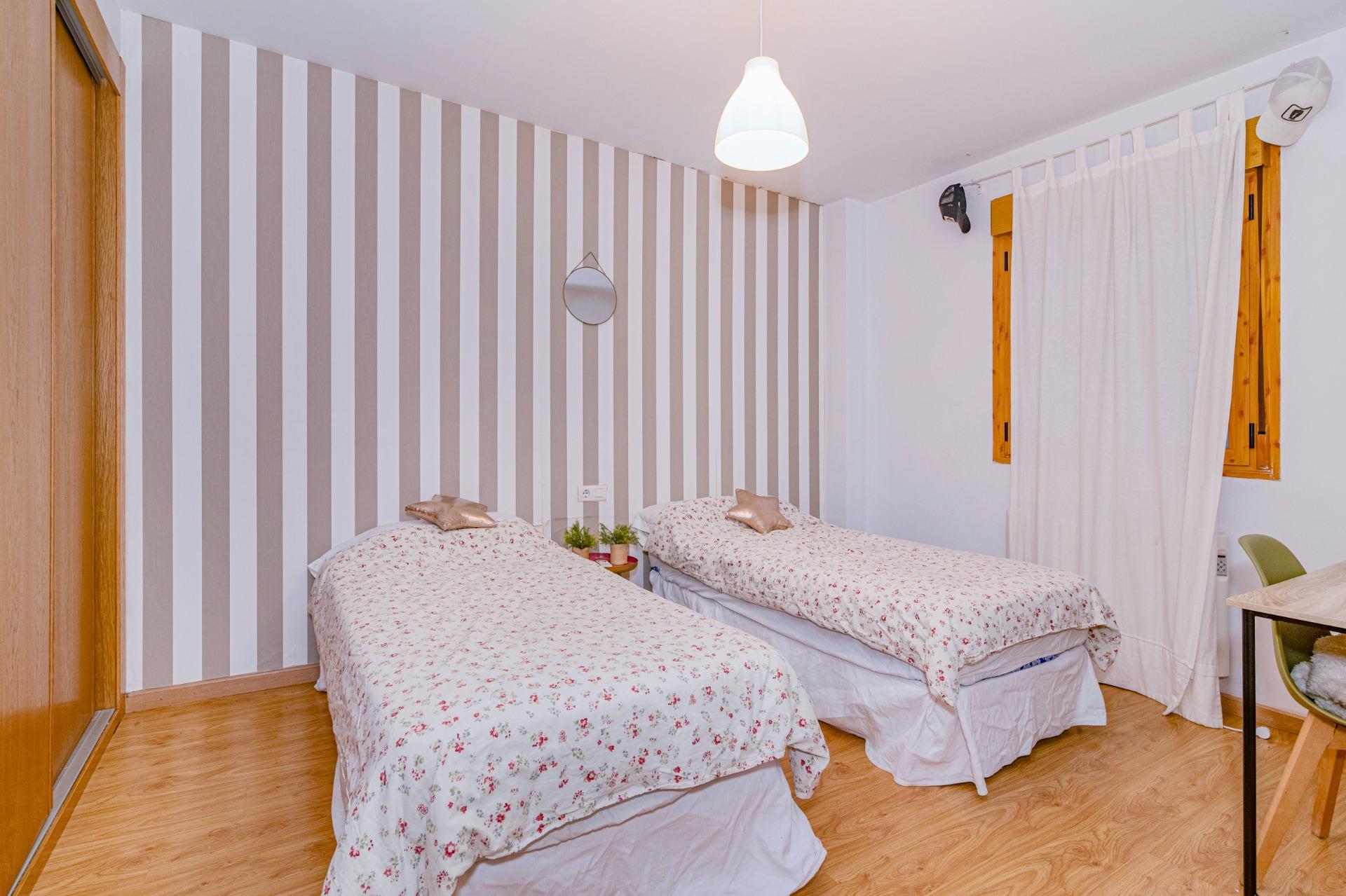 PRECIOSO DUPLEX JUNTO AL HOSPITAL REAL - foto 16