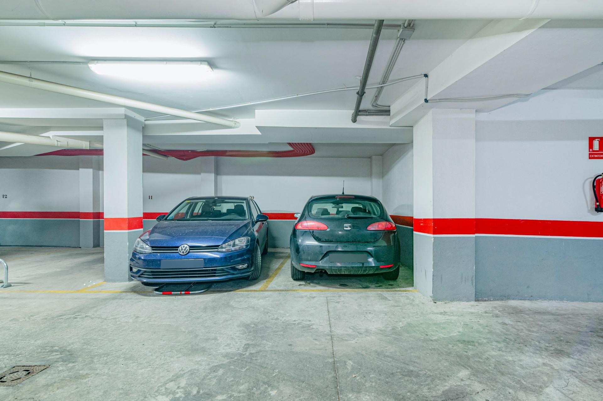 PRECIOSO DUPLEX JUNTO AL HOSPITAL REAL - foto 26