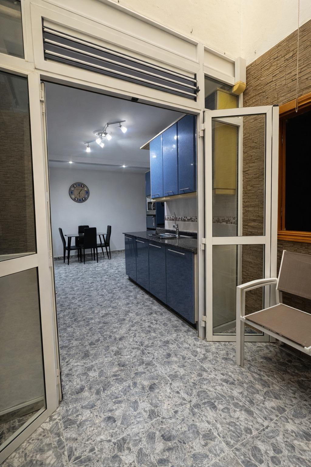 Amplio piso de 3 dormitorios con vestidor, patio - foto 12