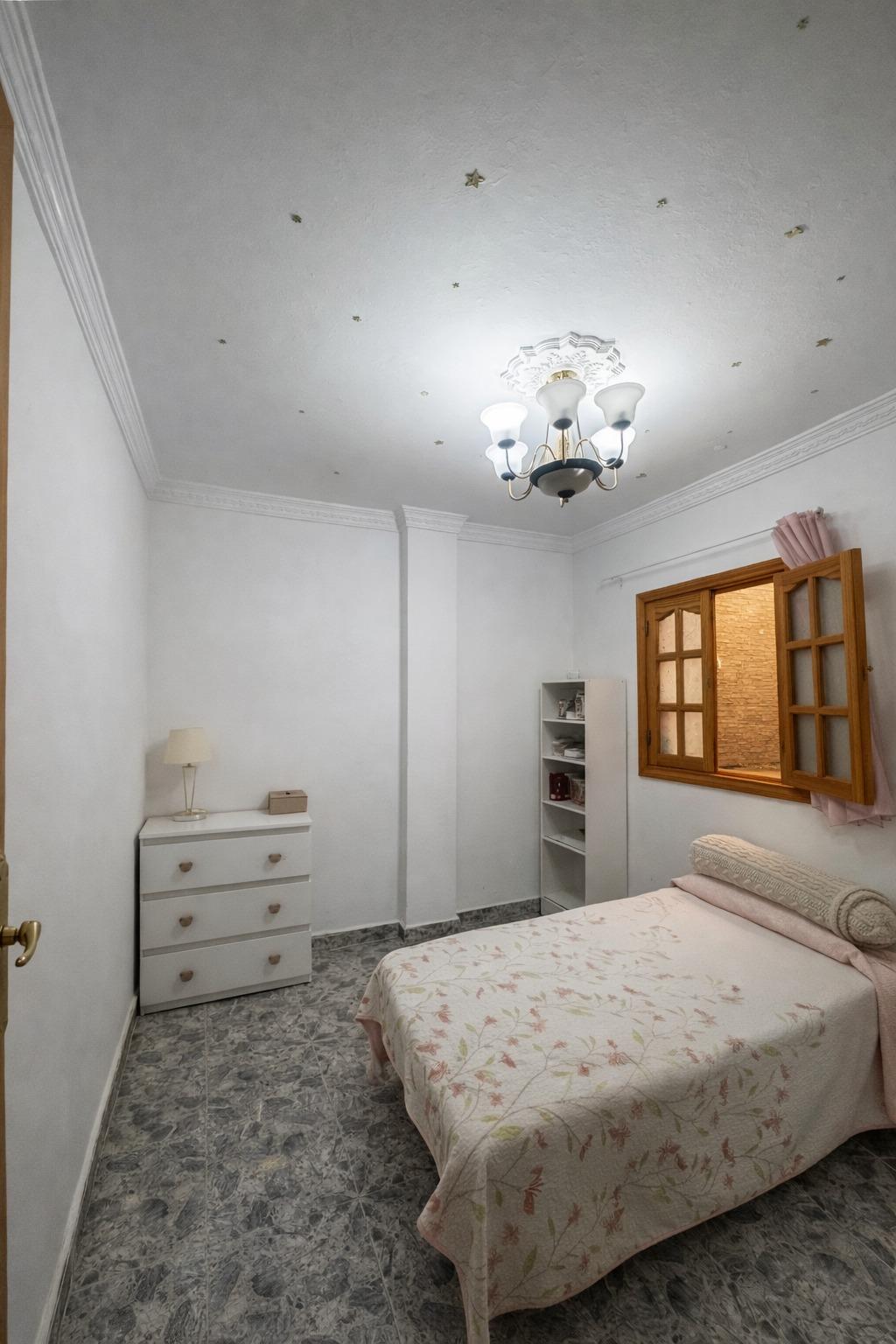 Amplio piso de 3 dormitorios con vestidor, patio - foto 17