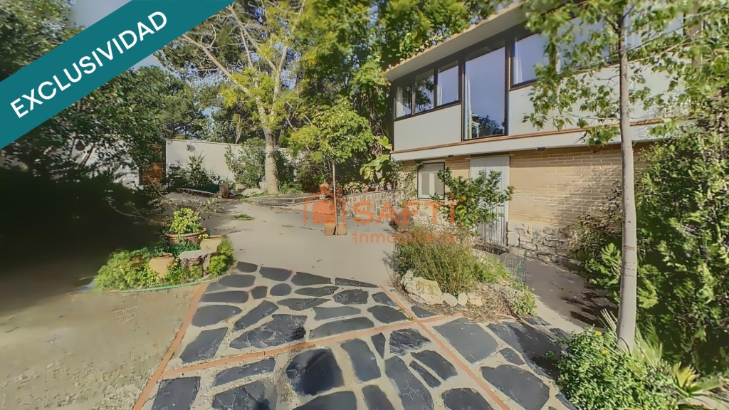 Propiedad única con dos viviendas y jardín. - foto 2