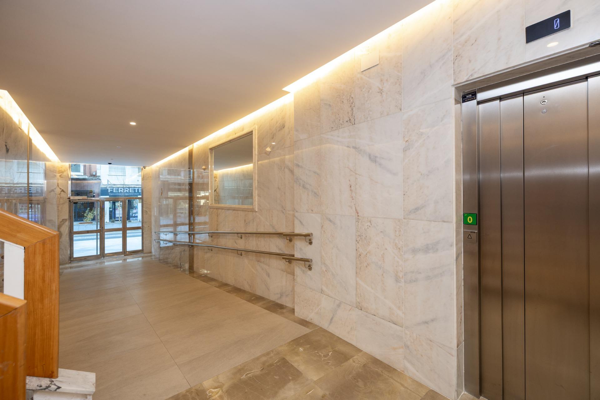 Piso interior en venta  en calle Emperatriz Eugenia - foto 17