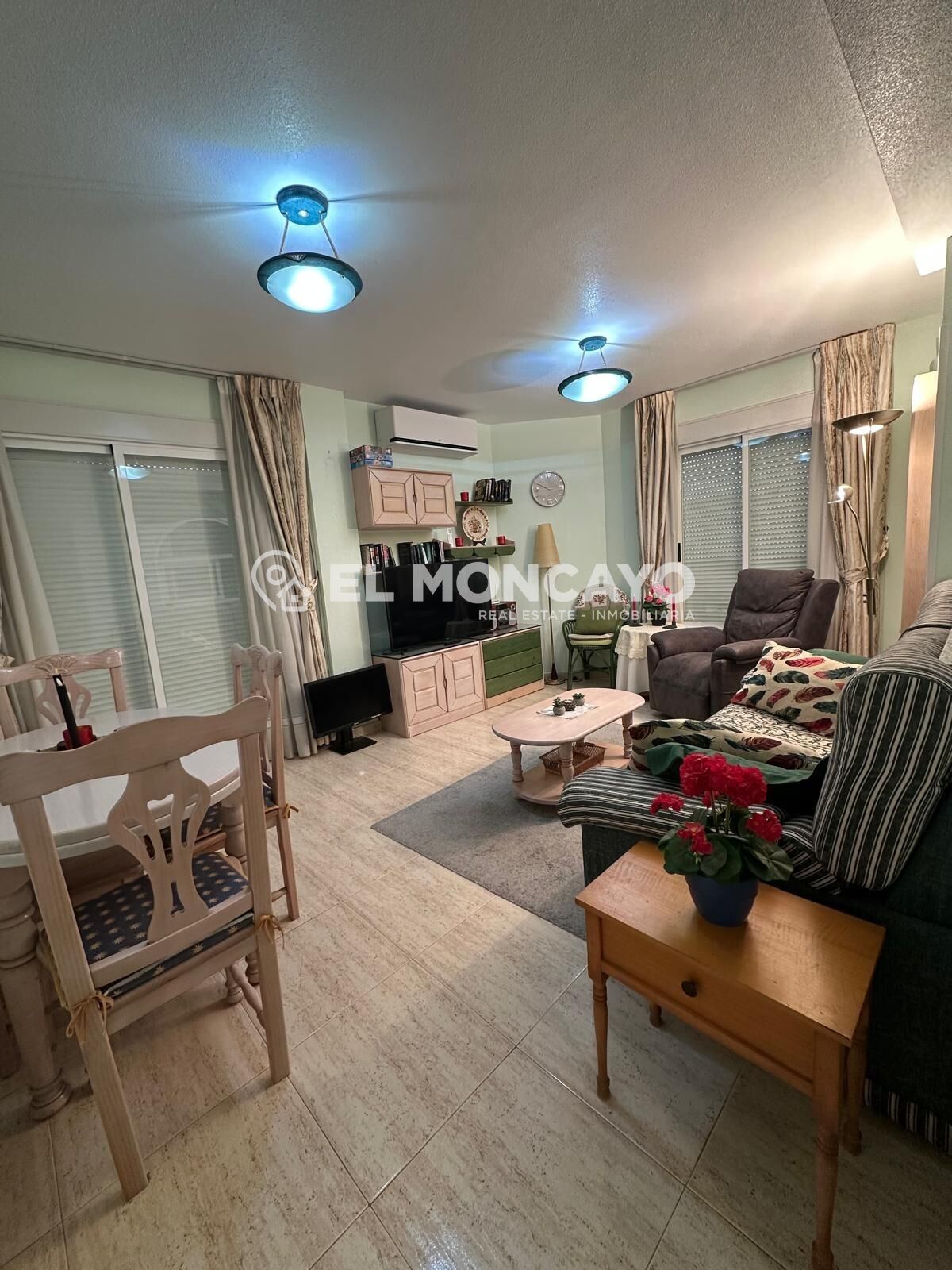 Maravilloso apartamento con vistas despejadas cerca de las p - foto 5