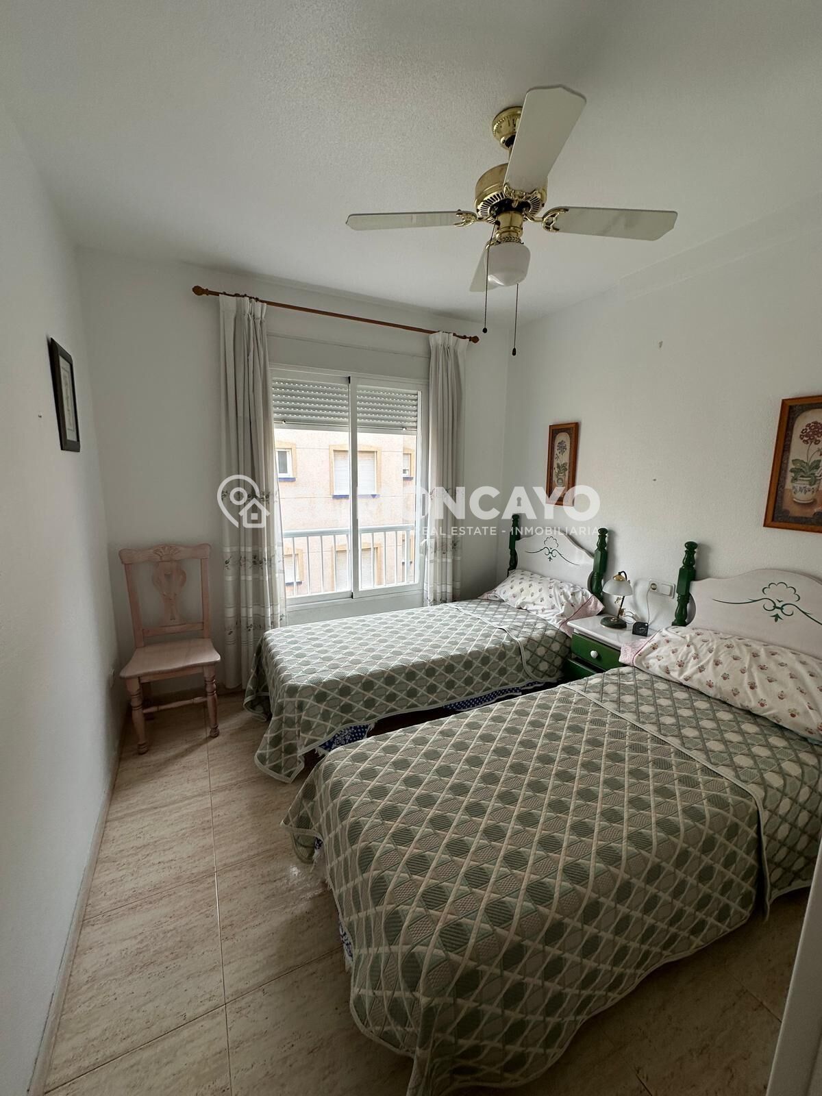 Maravilloso apartamento con vistas despejadas cerca de las p - foto 15