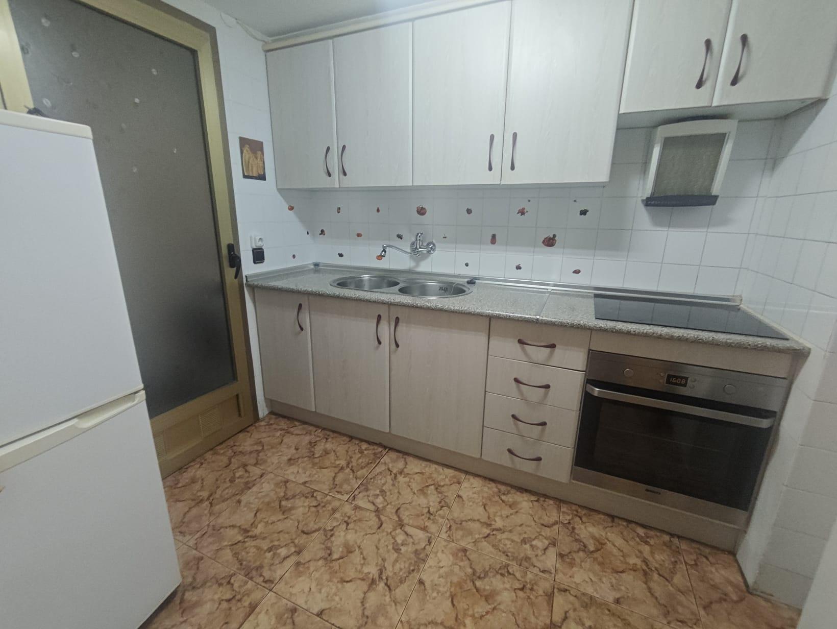 ALQUILER PISO MUY LUMINOSO EN ELDA - foto 6