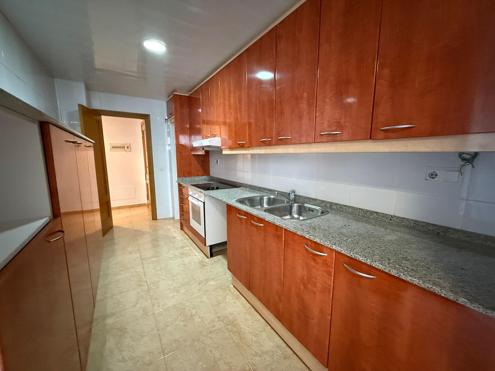 Bajos esquinero con terraza, piscina frente al Mar en Cubell - foto 6