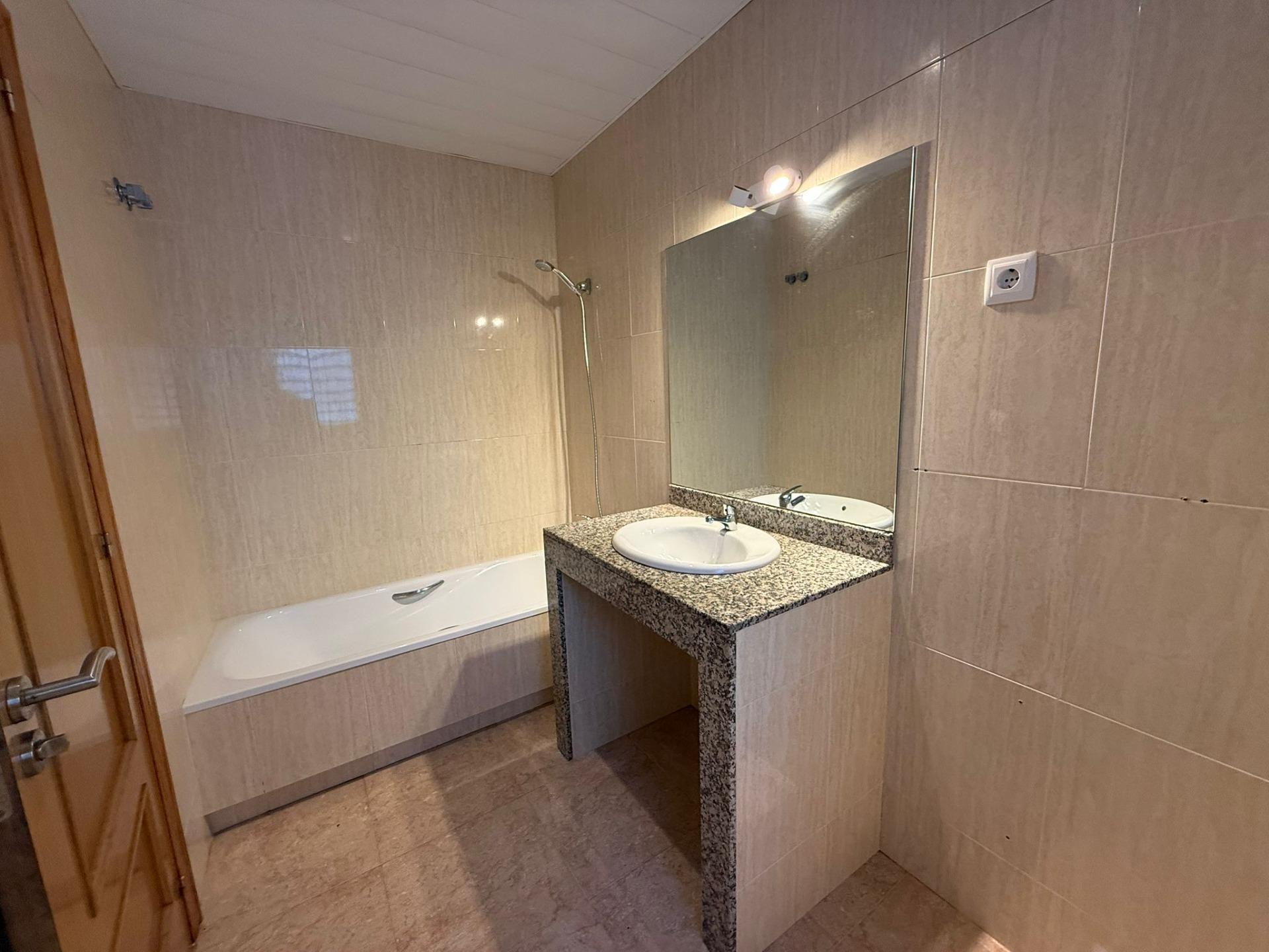 Bajos esquinero con terraza, piscina frente al Mar en Cubell - foto 12