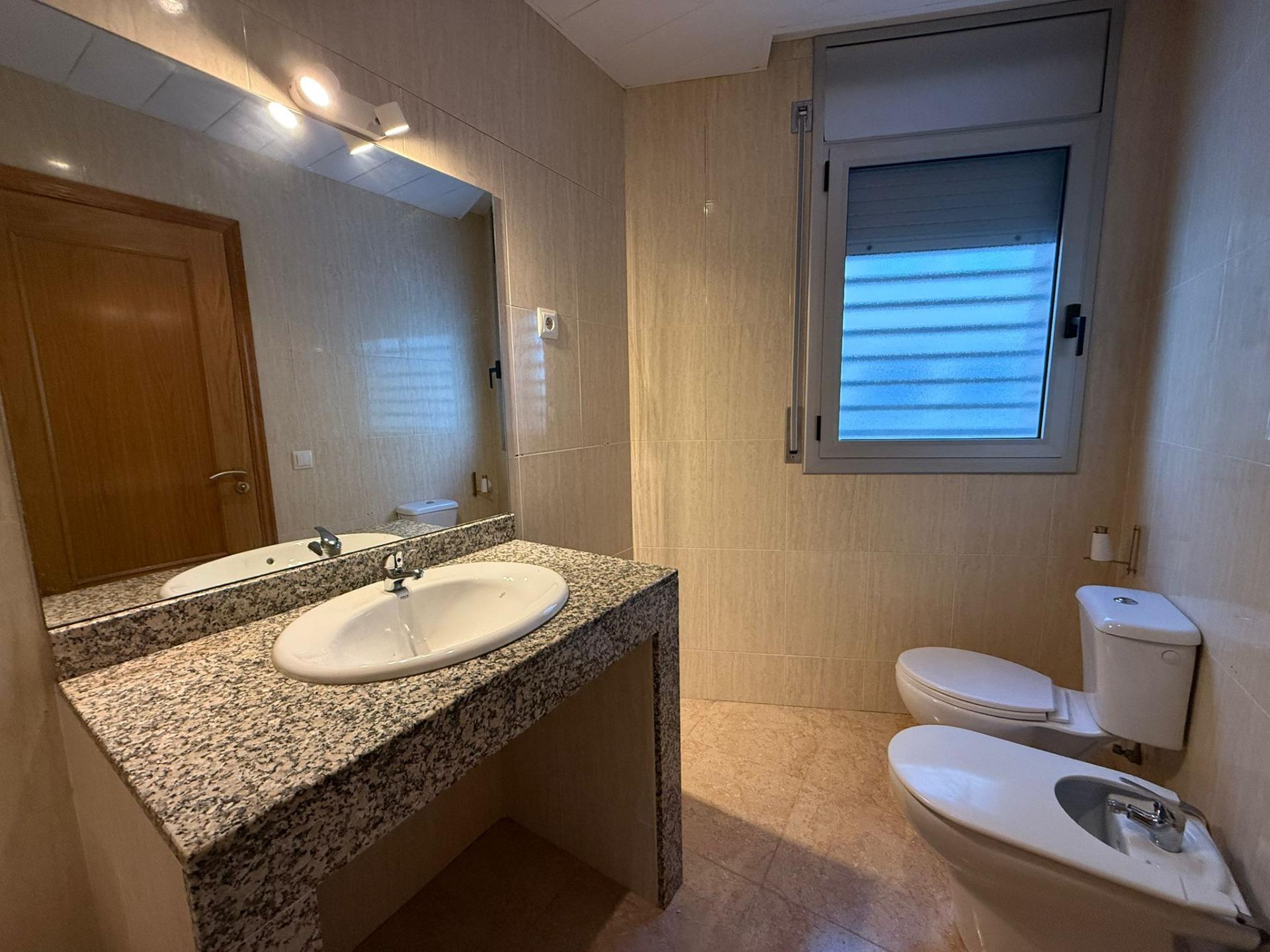 Bajos esquinero con terraza, piscina frente al Mar en Cubell - foto 13