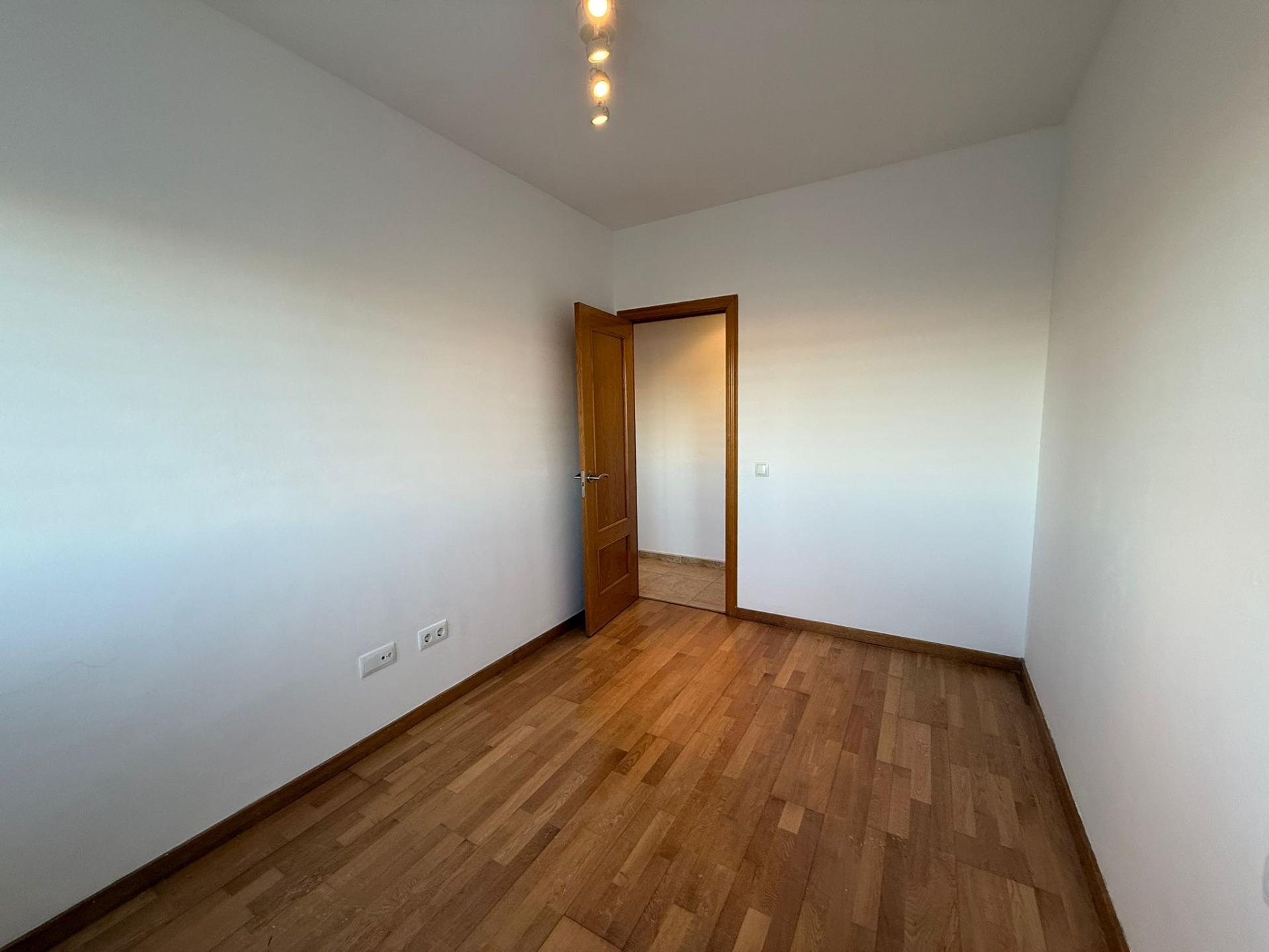 Bajos esquinero con terraza, piscina frente al Mar en Cubell - foto 14