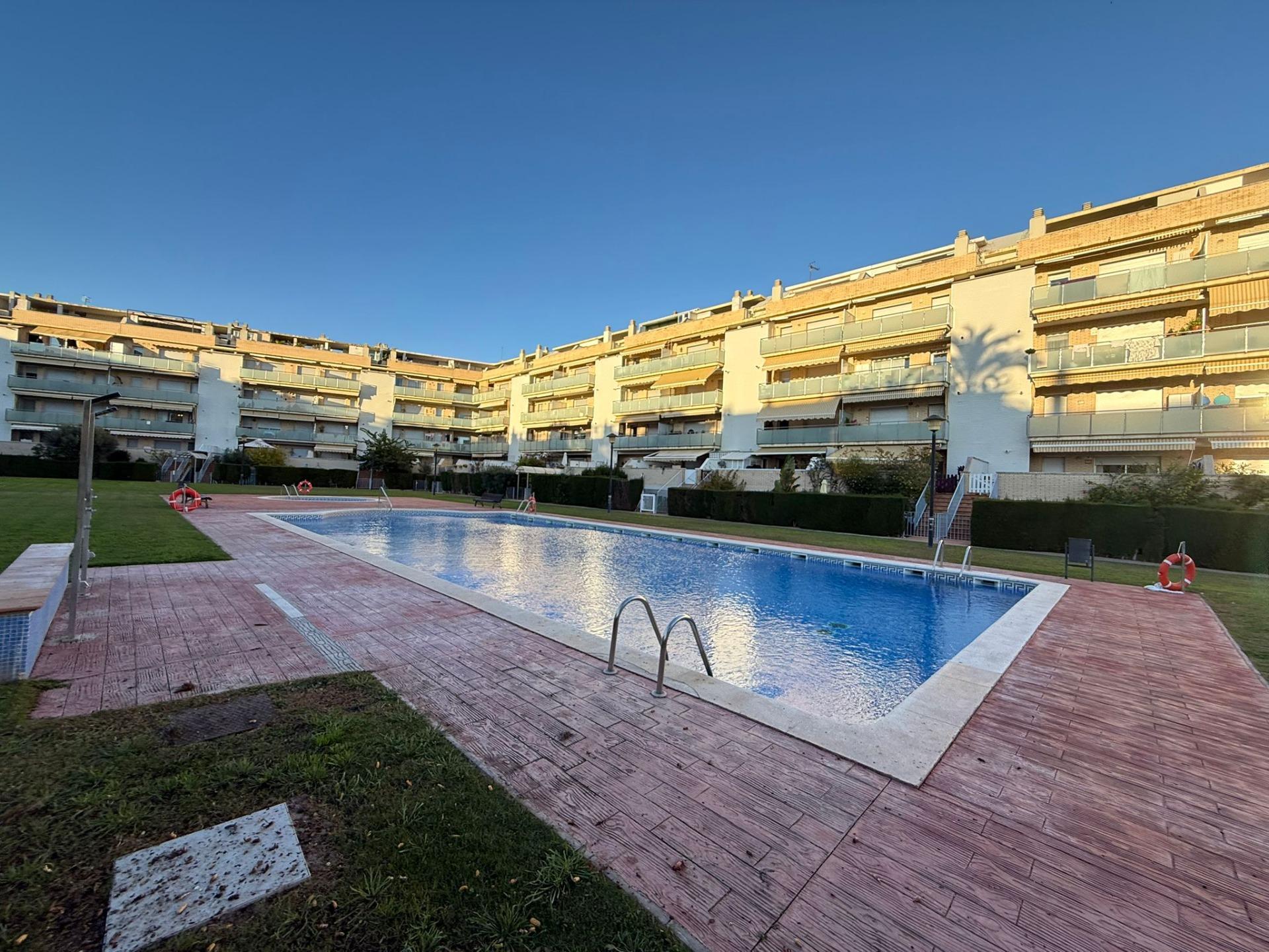 Bajos esquinero con terraza, piscina frente al Mar en Cubell - foto 24