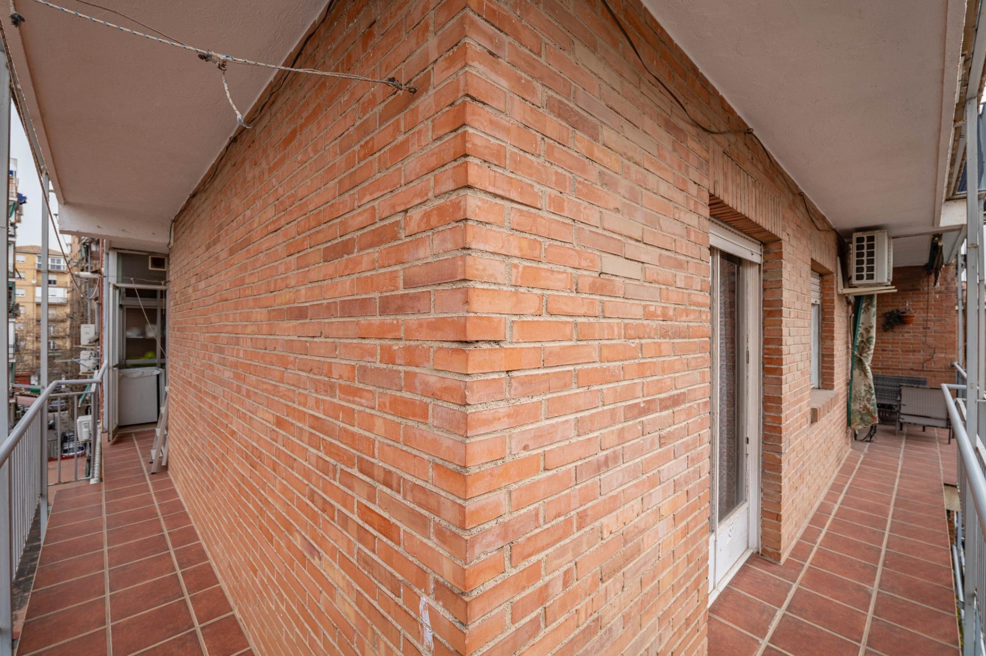 Luminoso piso exterior con terraza junto a Avenida de Dílar  - foto 19