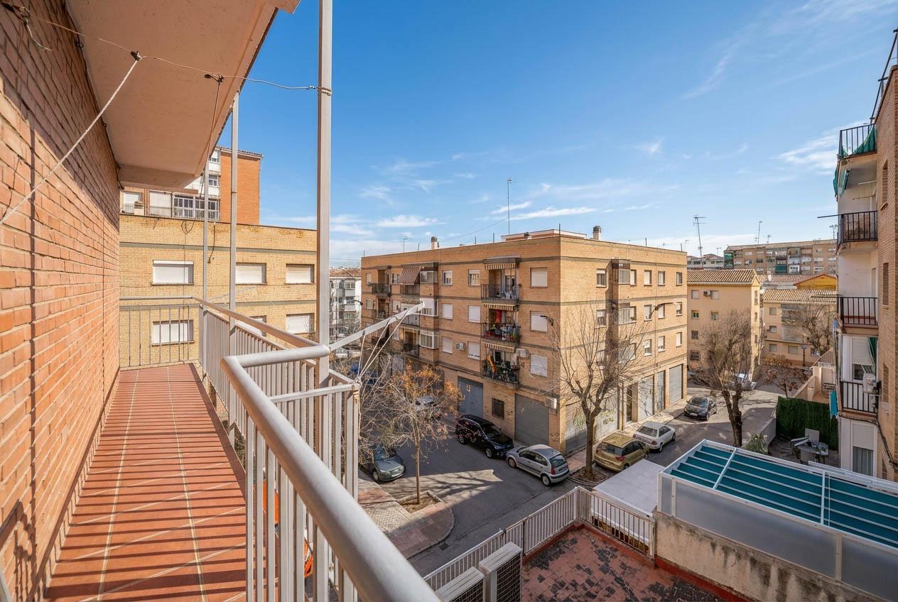 Luminoso piso exterior con terraza junto a Avenida de Dílar  - foto 22