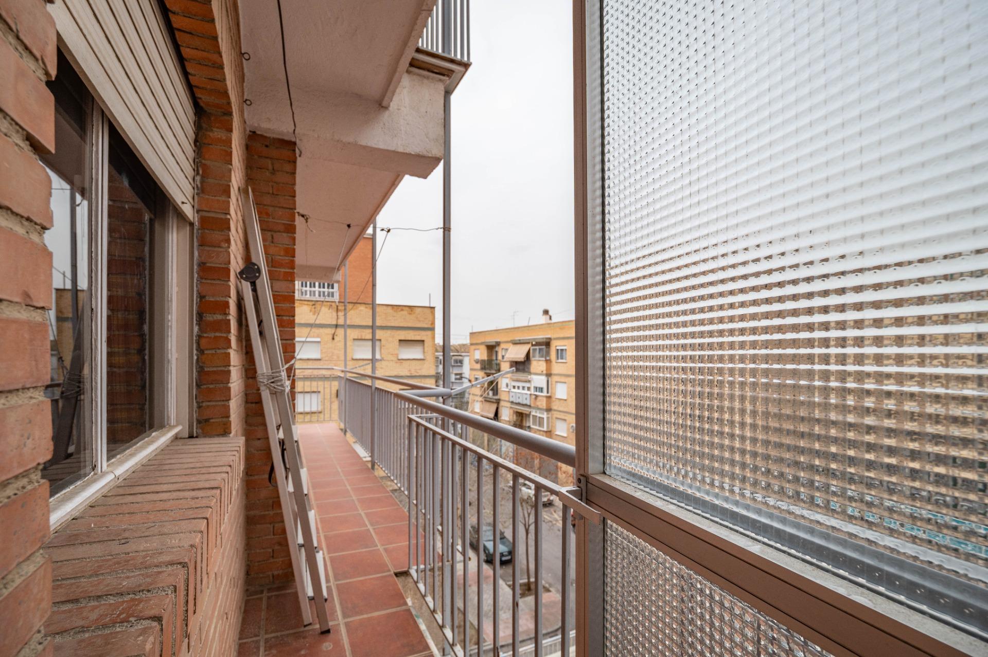 Luminoso piso exterior con terraza junto a Avenida de Dílar  - foto 23