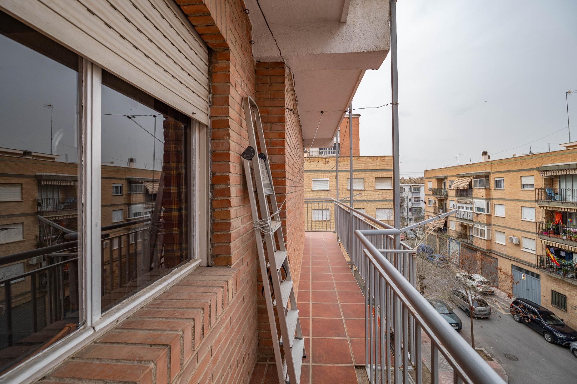 Luminoso piso exterior con terraza junto a Avenida de Dílar  - foto 31