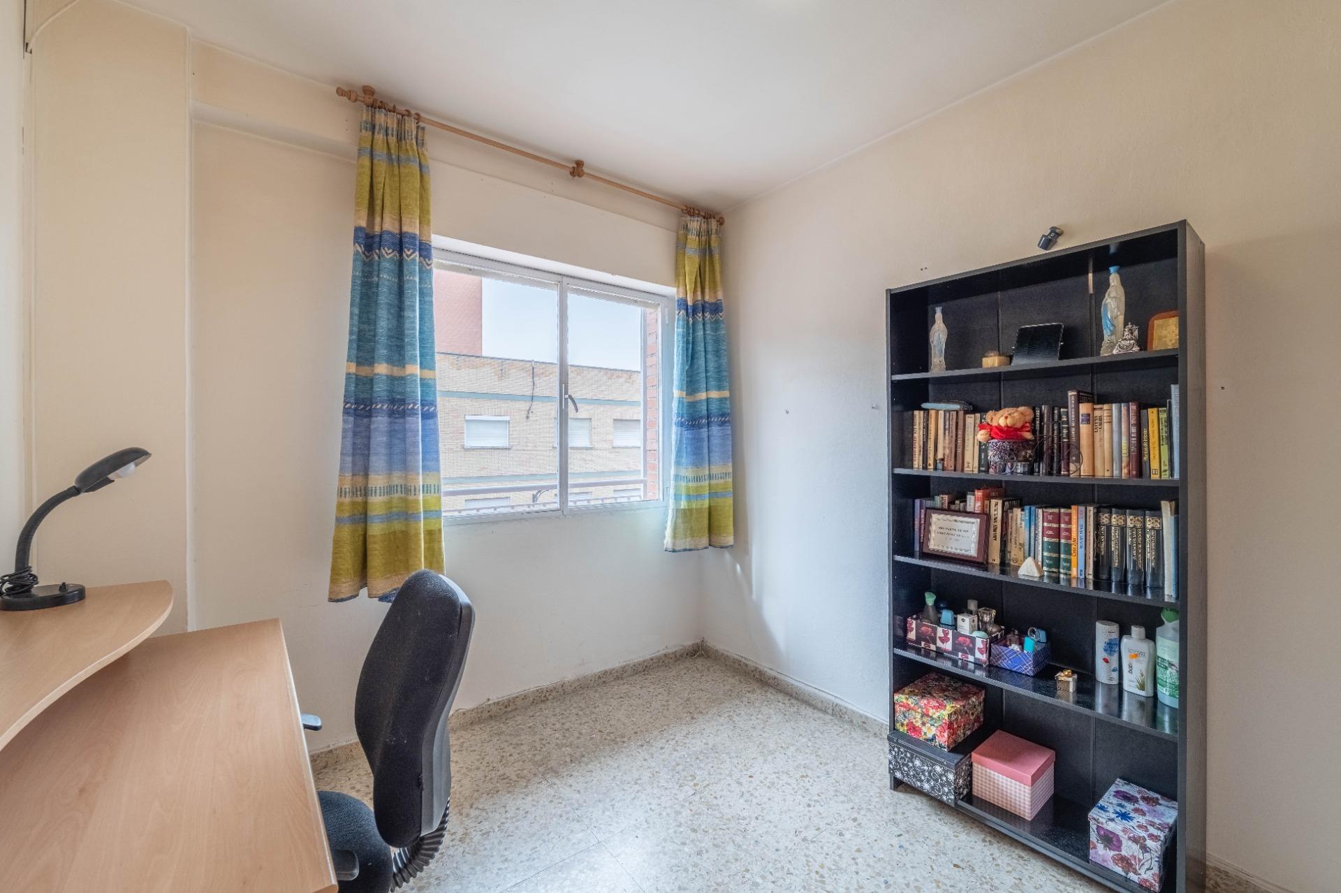 Luminoso piso exterior con terraza junto a Avenida de Dílar  - foto 39