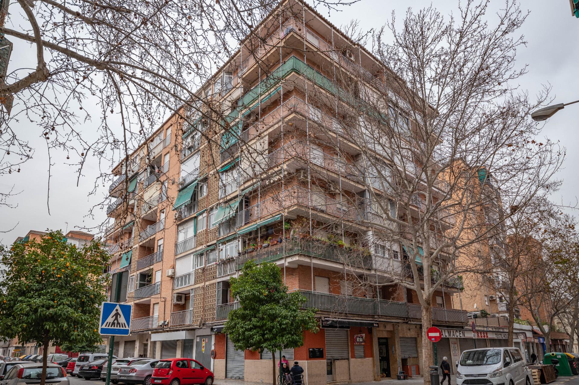 Luminoso piso exterior con terraza junto a Avenida de Dílar  - foto 47