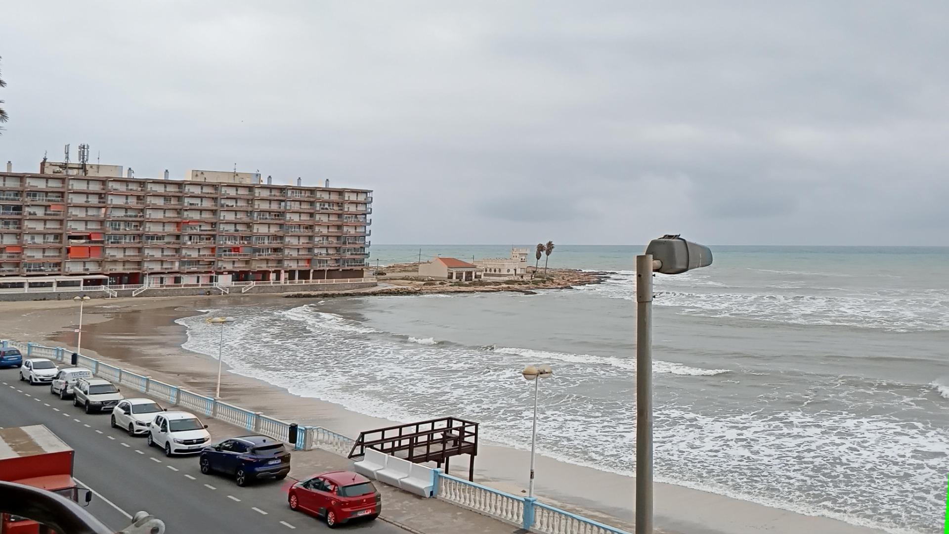Primera línea en Playa de Los Locos con impresionantes vista