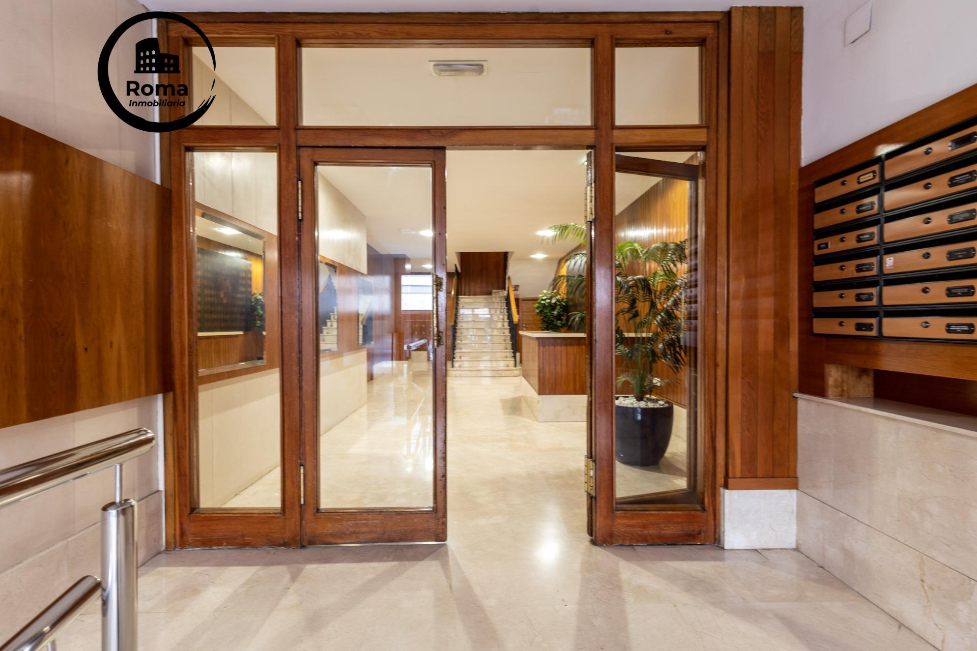 Piso en pleno centro de Granada con 2 plazas de garaje y tra - foto 3