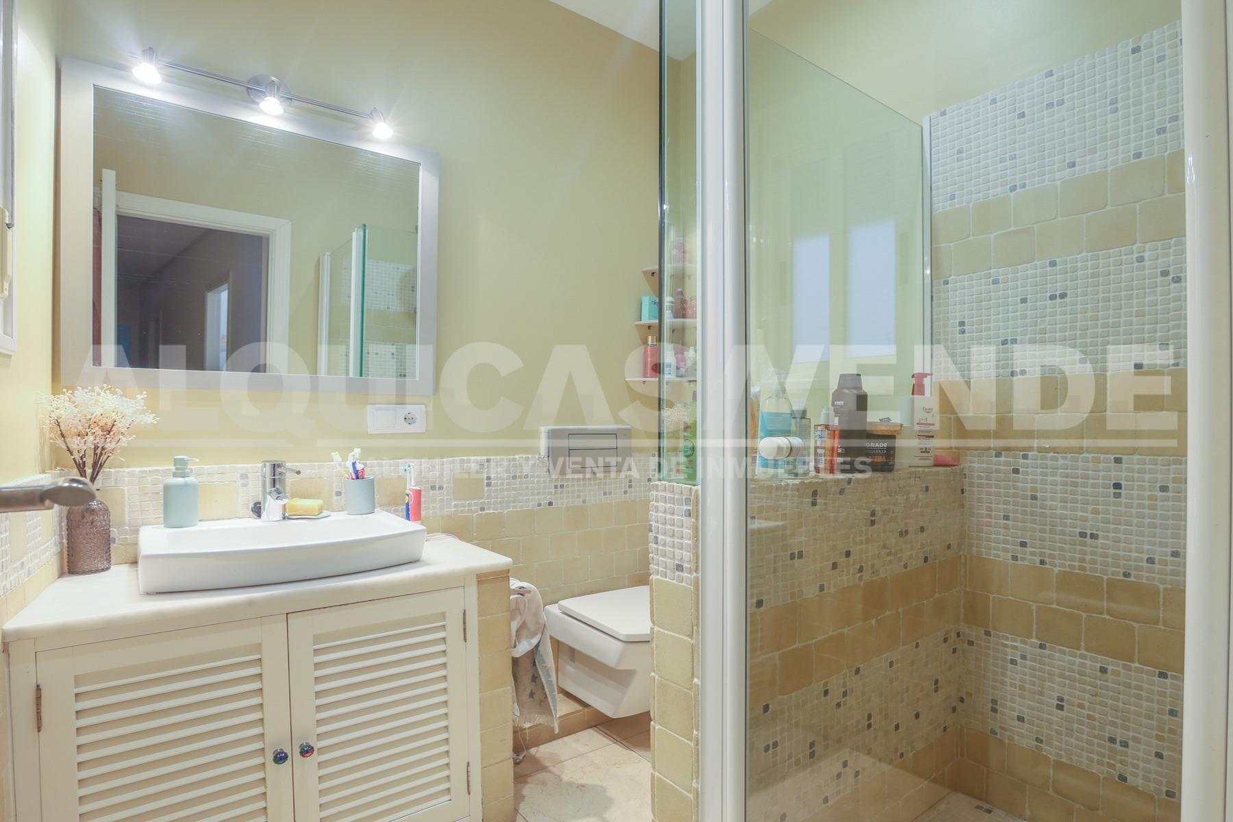 CENTRO- JUNTO A SIERPES. PISO DE LUJO CON BALCONES PARA LA S - foto 8