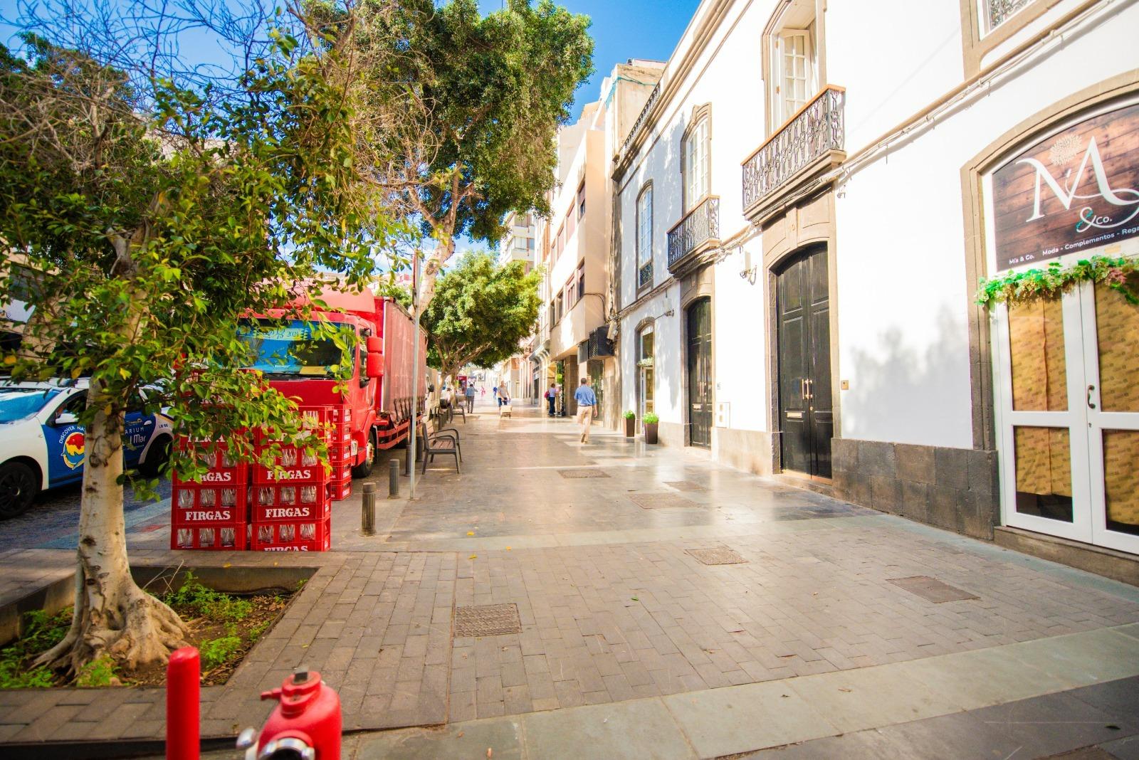 Se alquila amplio y luminoso local comercial situado en plen - foto 45