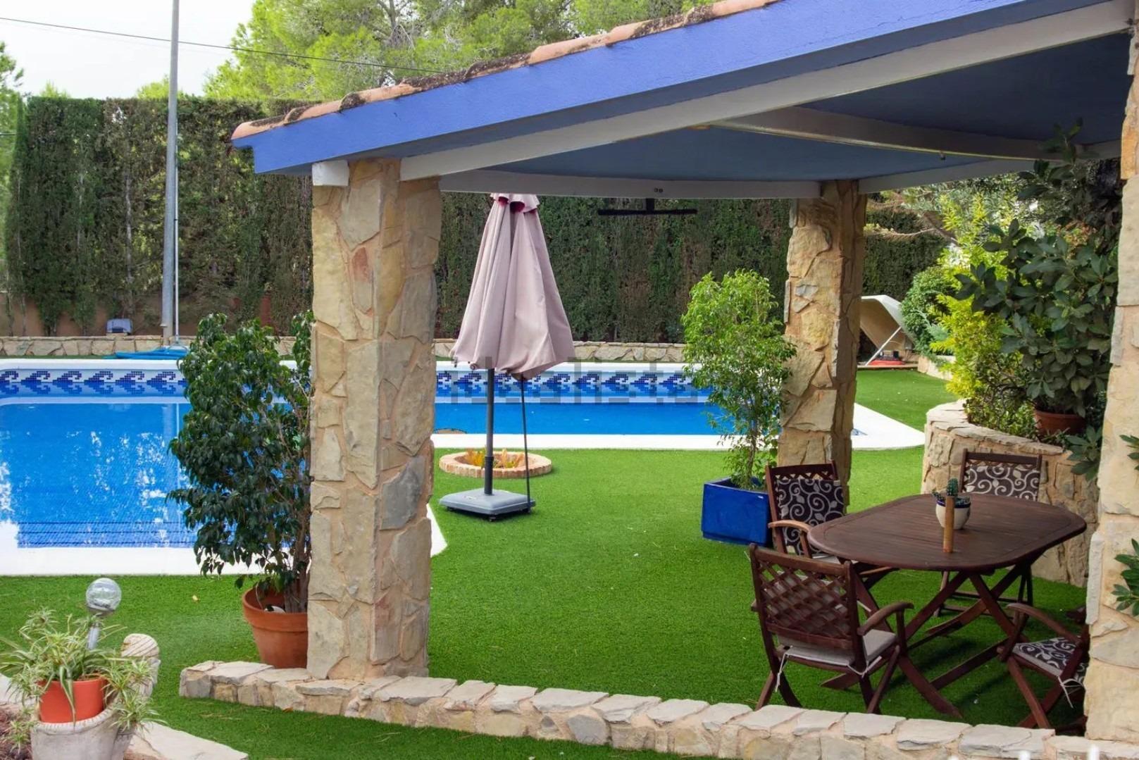 EXCLUSIVA VILLA INDEPENDIENTE CON PARCELA DE 1.340 m2 Y PISC - foto 7