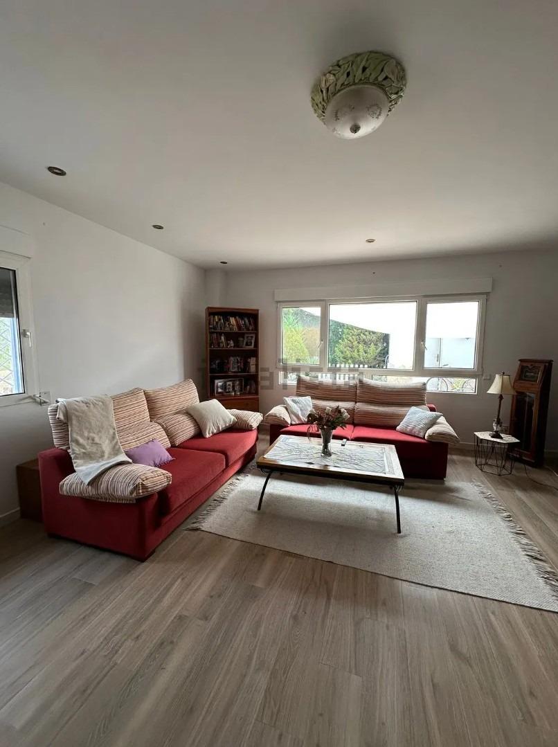 EXCLUSIVA VILLA INDEPENDIENTE CON PARCELA DE 1.340 m2 Y PISC - foto 9