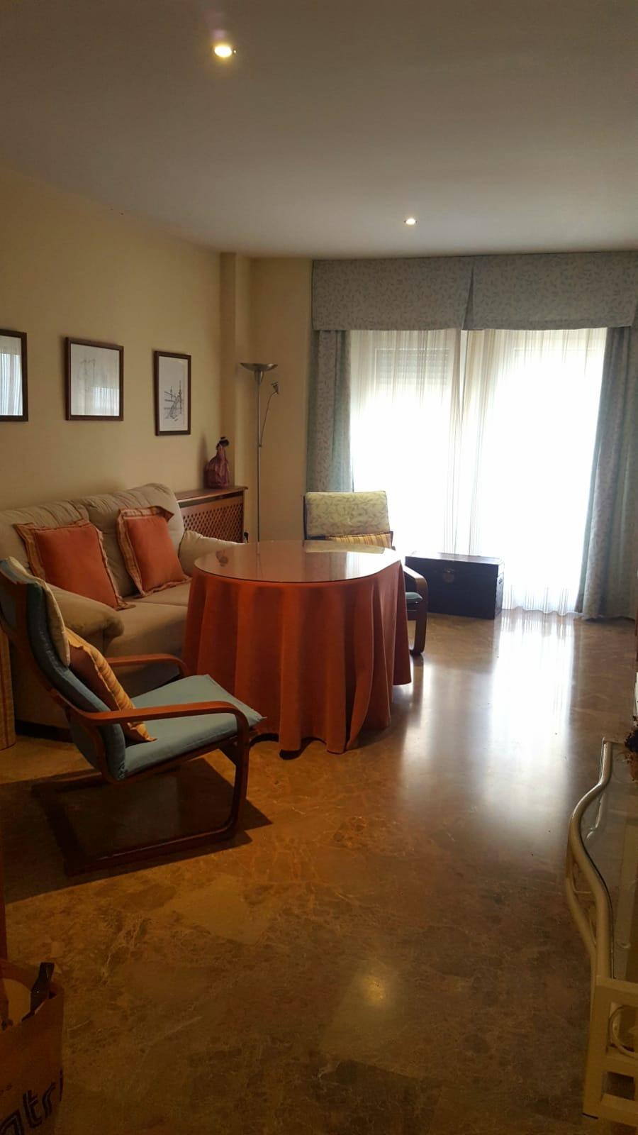 Apartamento luminoso y reformado con BALCÓN en Calle San Isi - foto 2