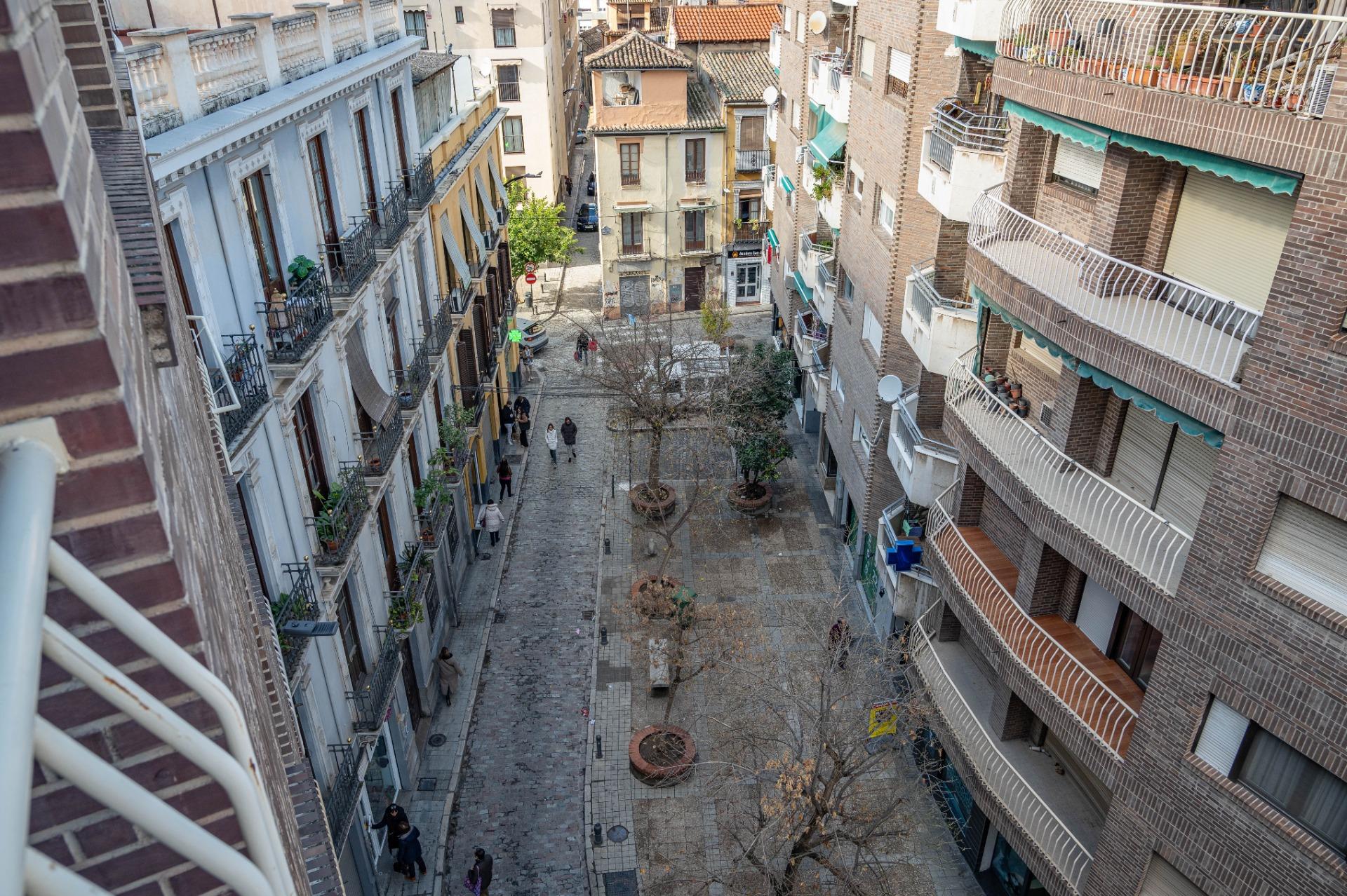 Una vida en el corazón de Granada: espacio, luz y futuro par - foto 37