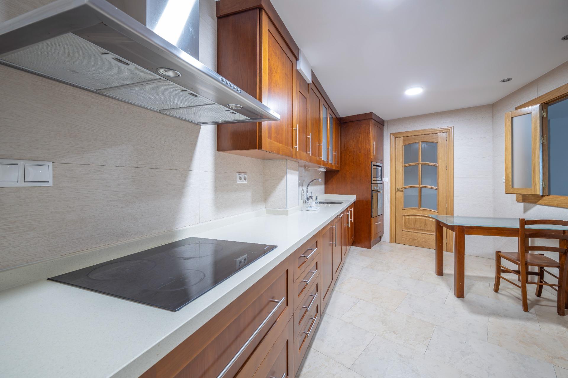 Gran Piso Reformado en Constitución, Frente a Paseillos Univ - foto 9