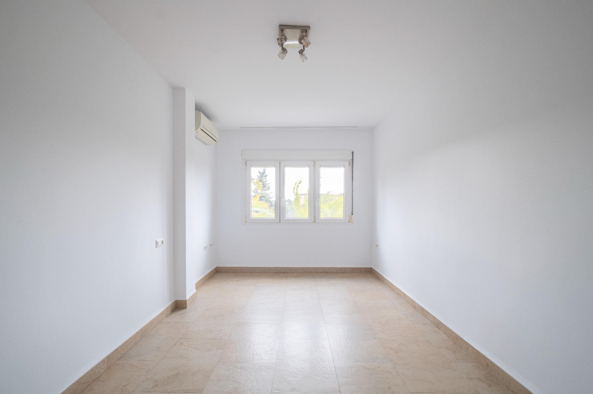 Gran Piso Reformado en Constitución, Frente a Paseillos Univ - foto 27