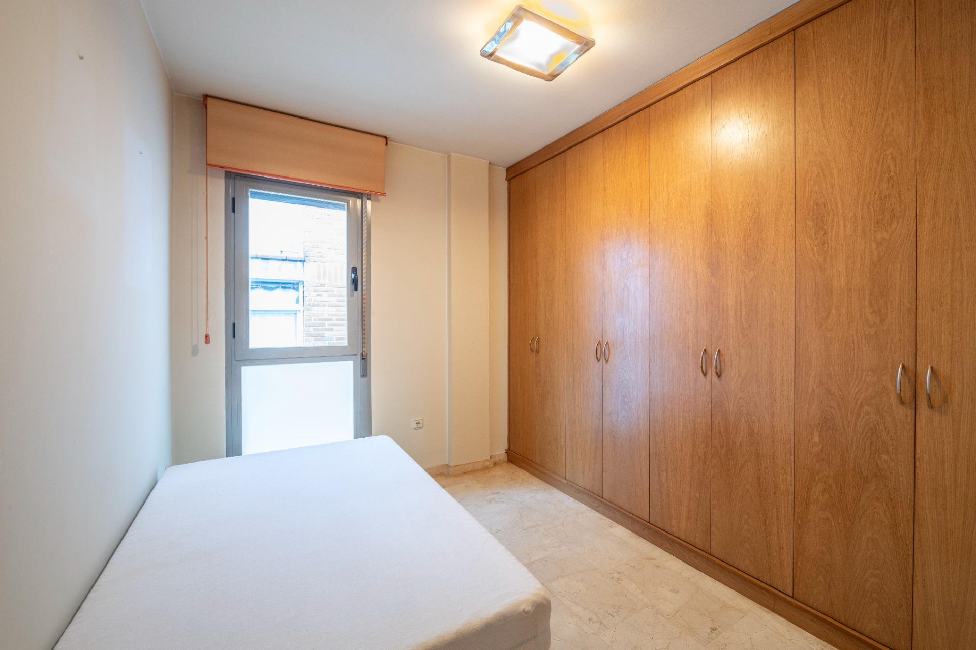 Amplio y Luminoso Piso en el Corazón de Granada - foto 11