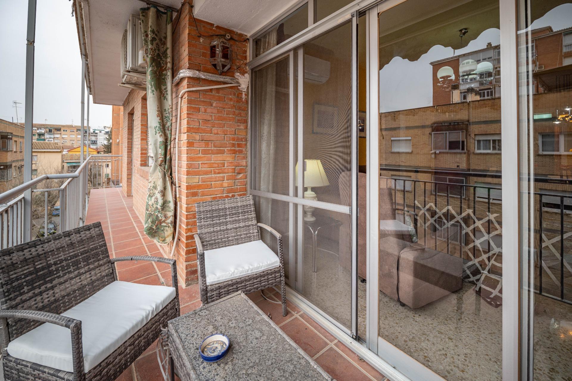 Luminoso piso exterior con terraza junto a Avenida de Dílar  - foto 14