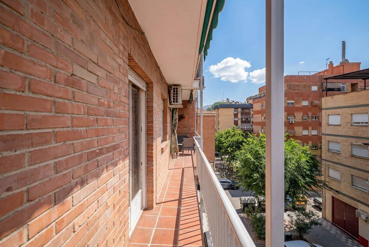 Luminoso piso exterior con terraza junto a Avenida de Dílar  - foto 21