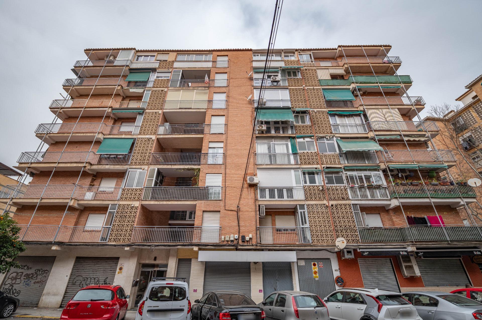 Luminoso piso exterior con terraza junto a Avenida de Dílar  - foto 48