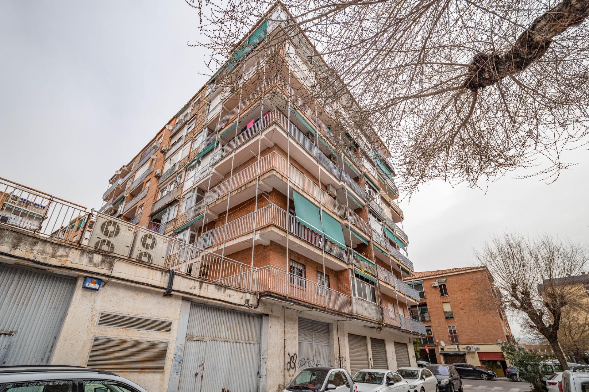 Luminoso piso exterior con terraza junto a Avenida de Dílar  - foto 49