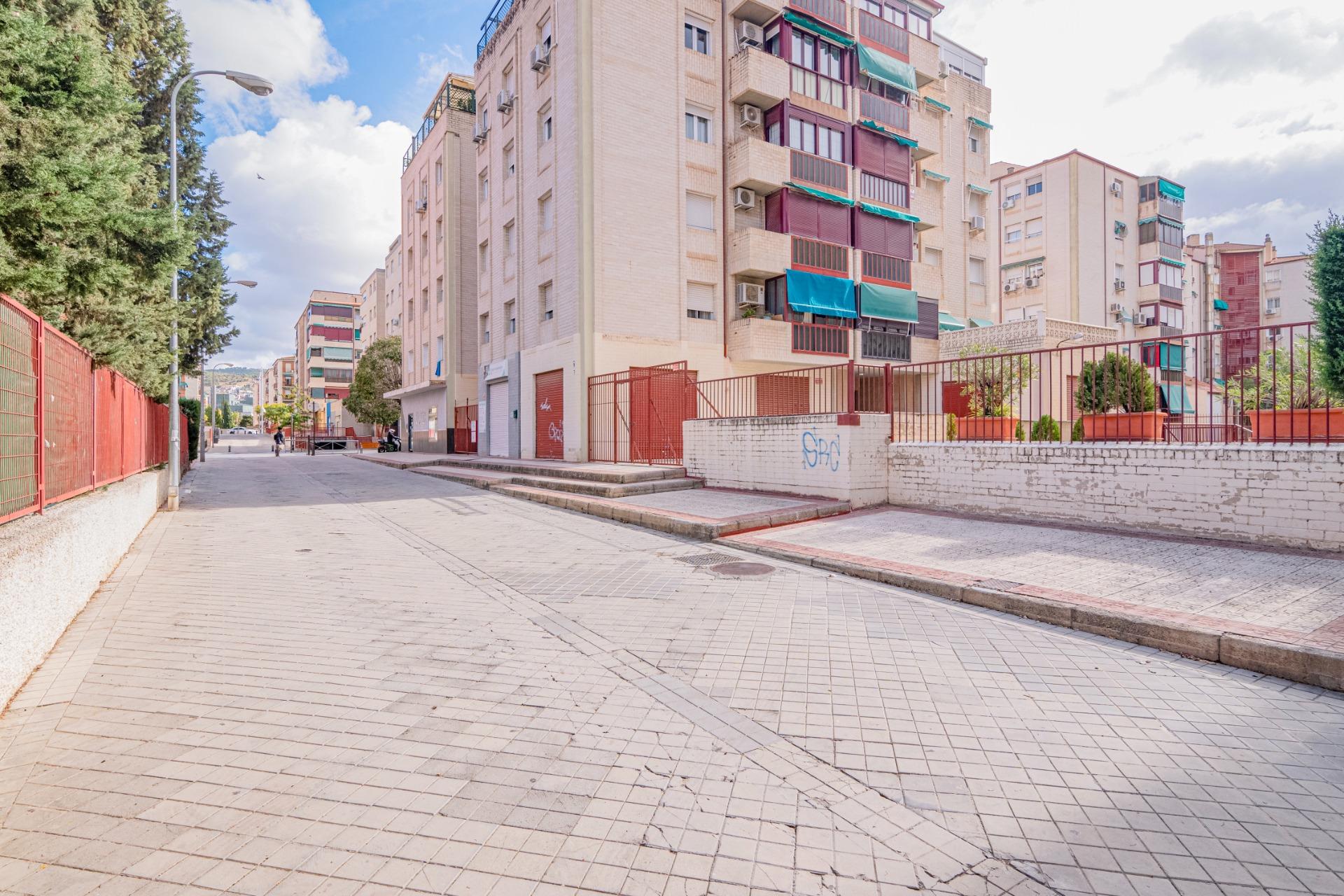 ESTUPENDO PISO EN JARDIN DE LA REINA - foto 39