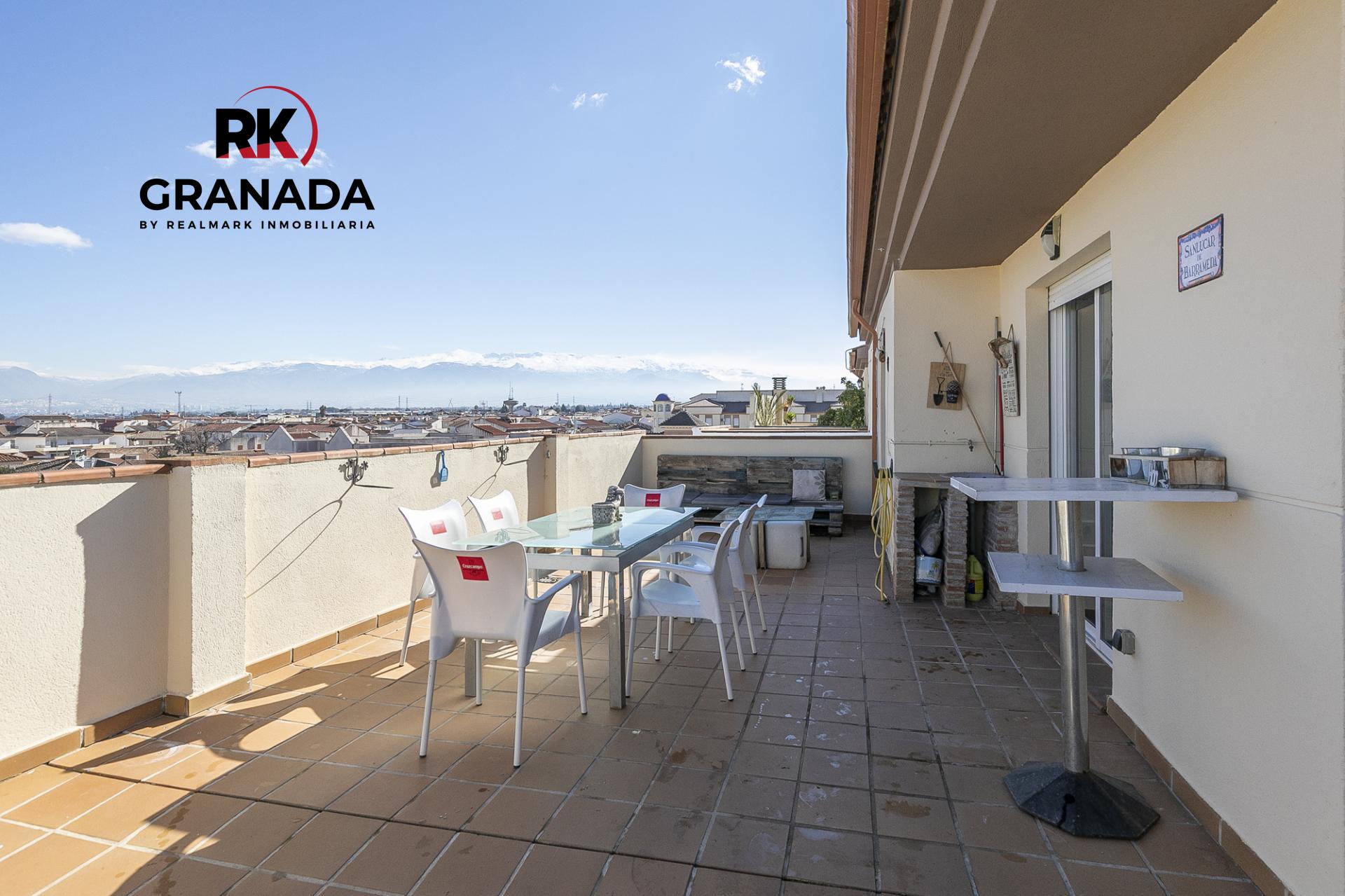 Ático con enorme terraza con vistas espectaculares de Granad