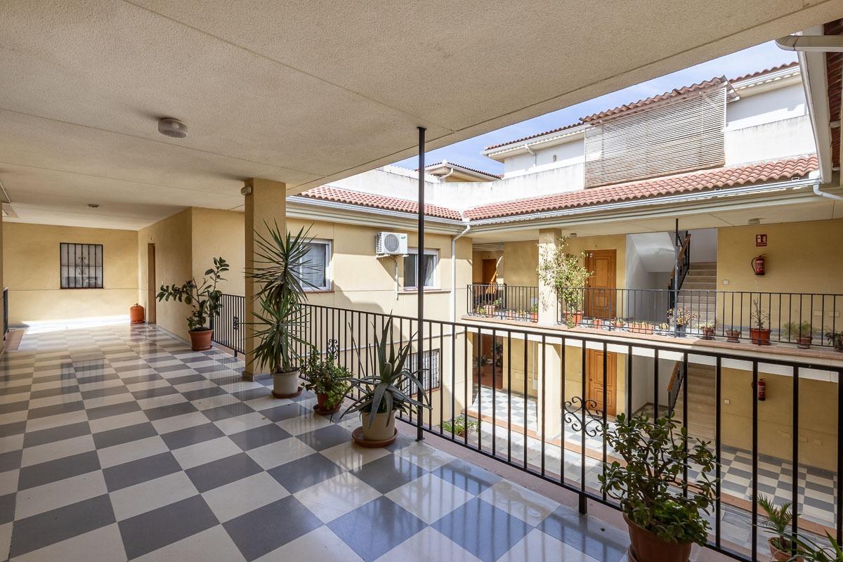 Piso en pleno centro de Cúllar Vega al mejor precio de la zo - foto 14