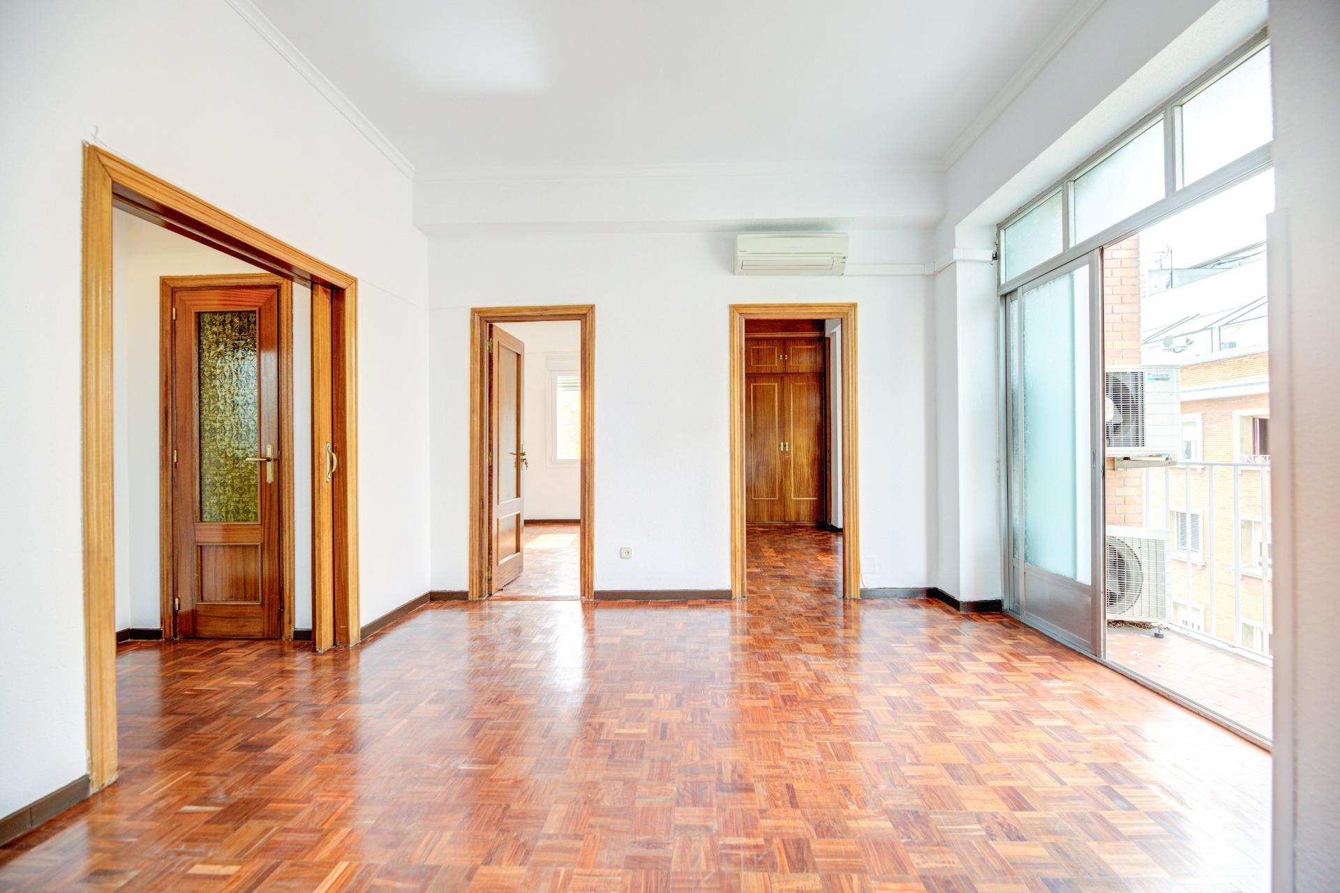 Luminoso piso exterior en quinta planta con terraza en Chamb - foto 10