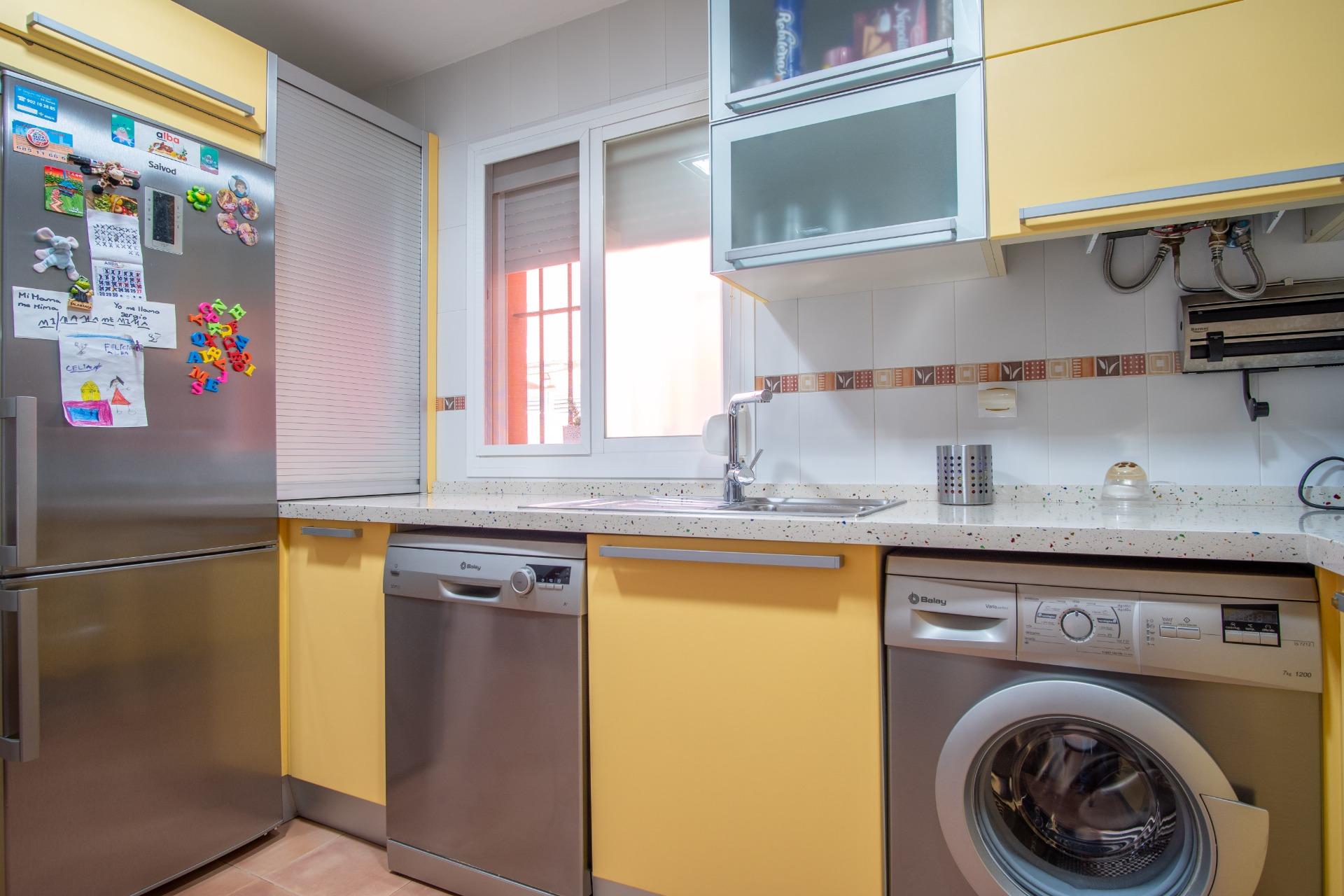 Adosado con encanto en Camposoto, a un paso de la playa - foto 4