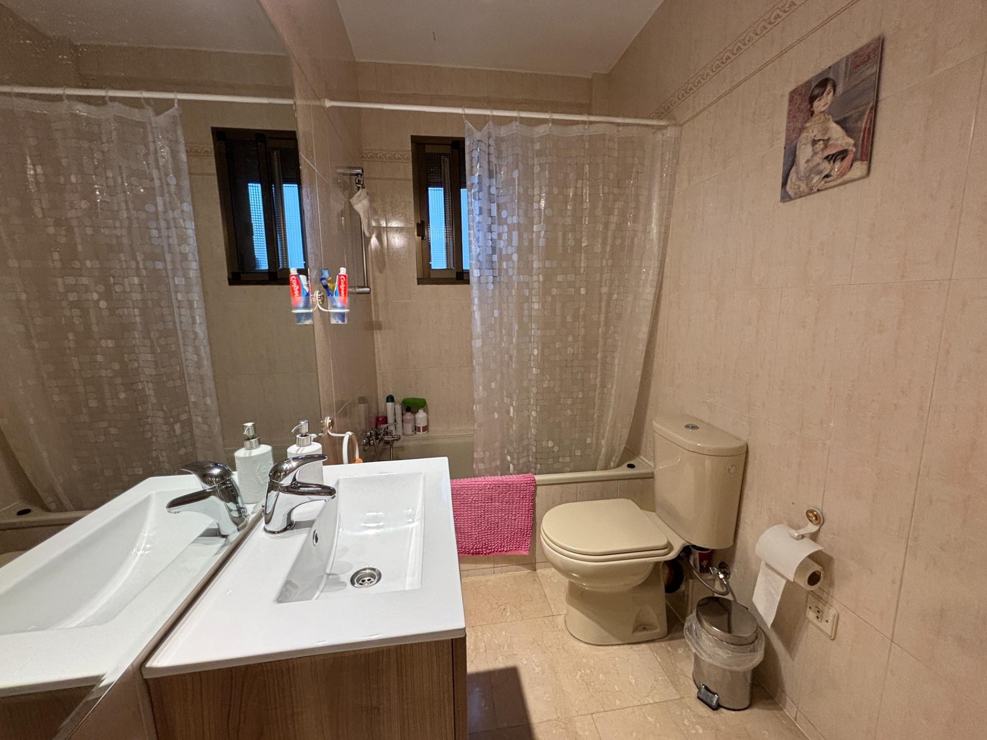 Piso en zona Santa Marina con garaje y trastero - foto 6