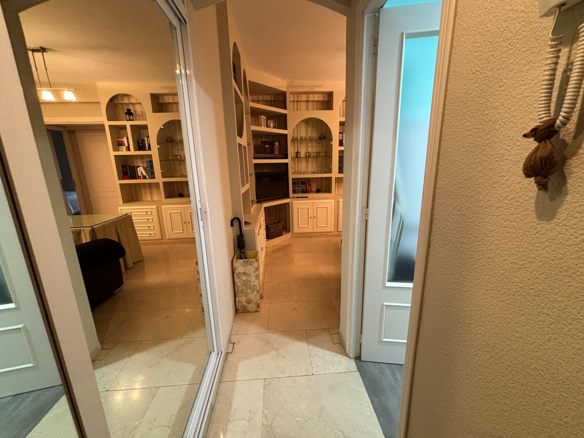 Piso en zona Santa Marina con garaje y trastero - foto 8