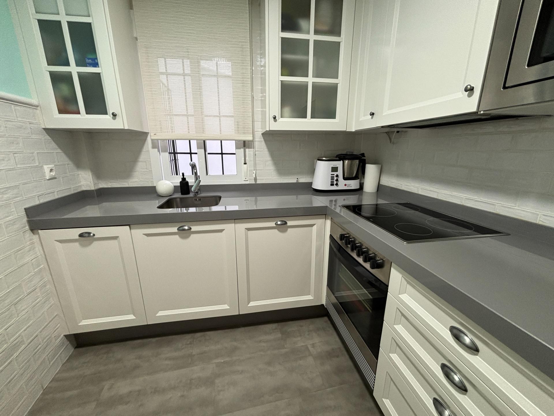 Piso en zona Santa Marina con garaje y trastero - foto 12