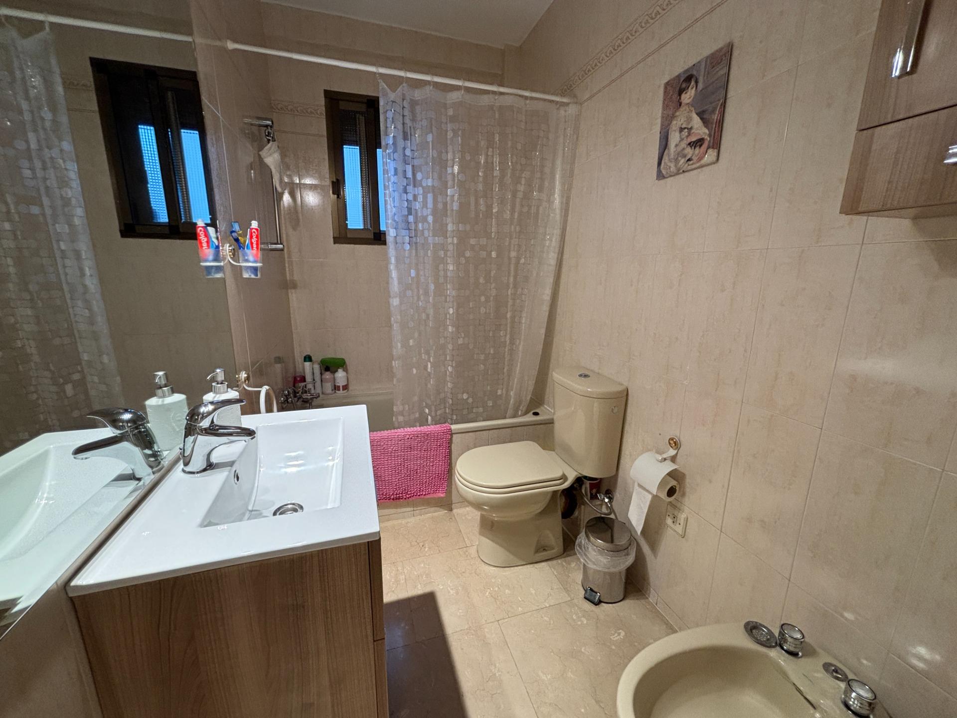 Piso en zona Santa Marina con garaje y trastero - foto 18