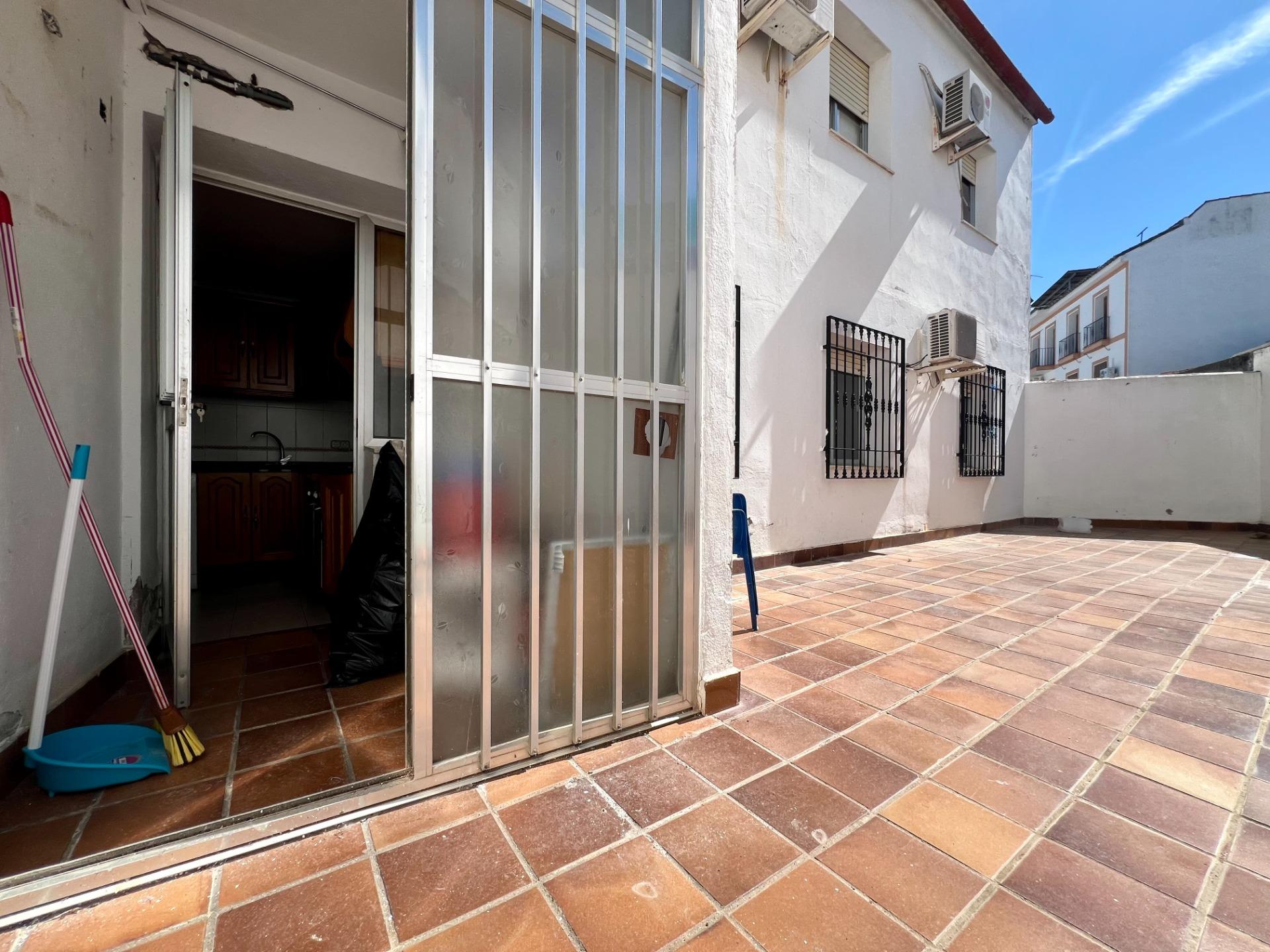 E. AMPLIO Y TRANQUILO PISO EN VILLAFRANCA - foto 21