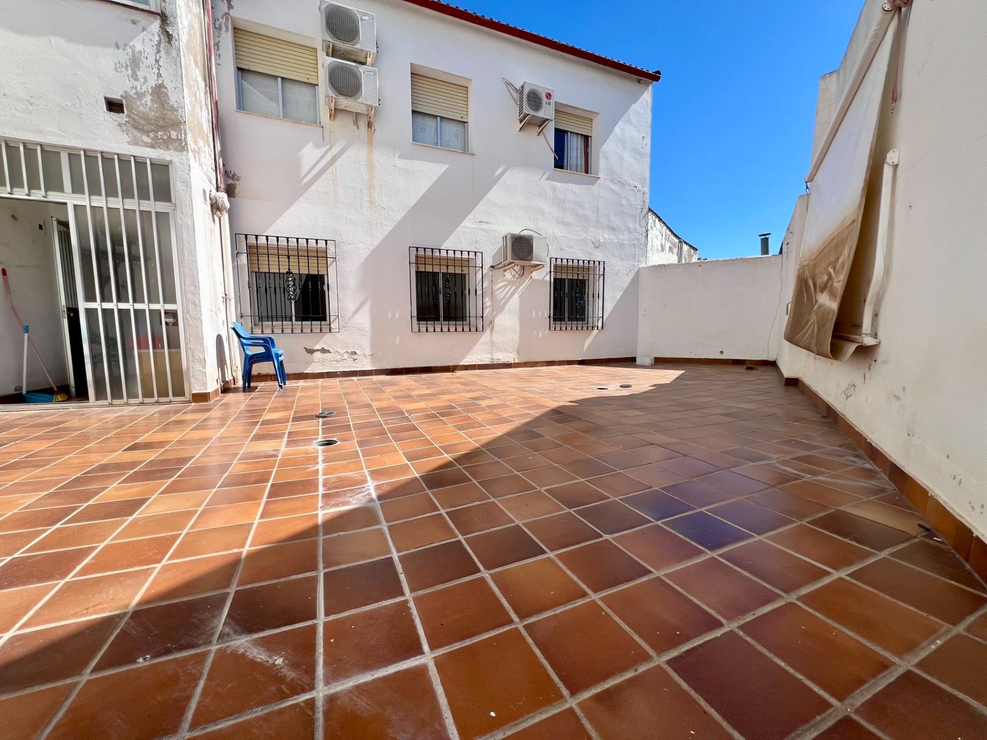 E. AMPLIO Y TRANQUILO PISO EN VILLAFRANCA - foto 24