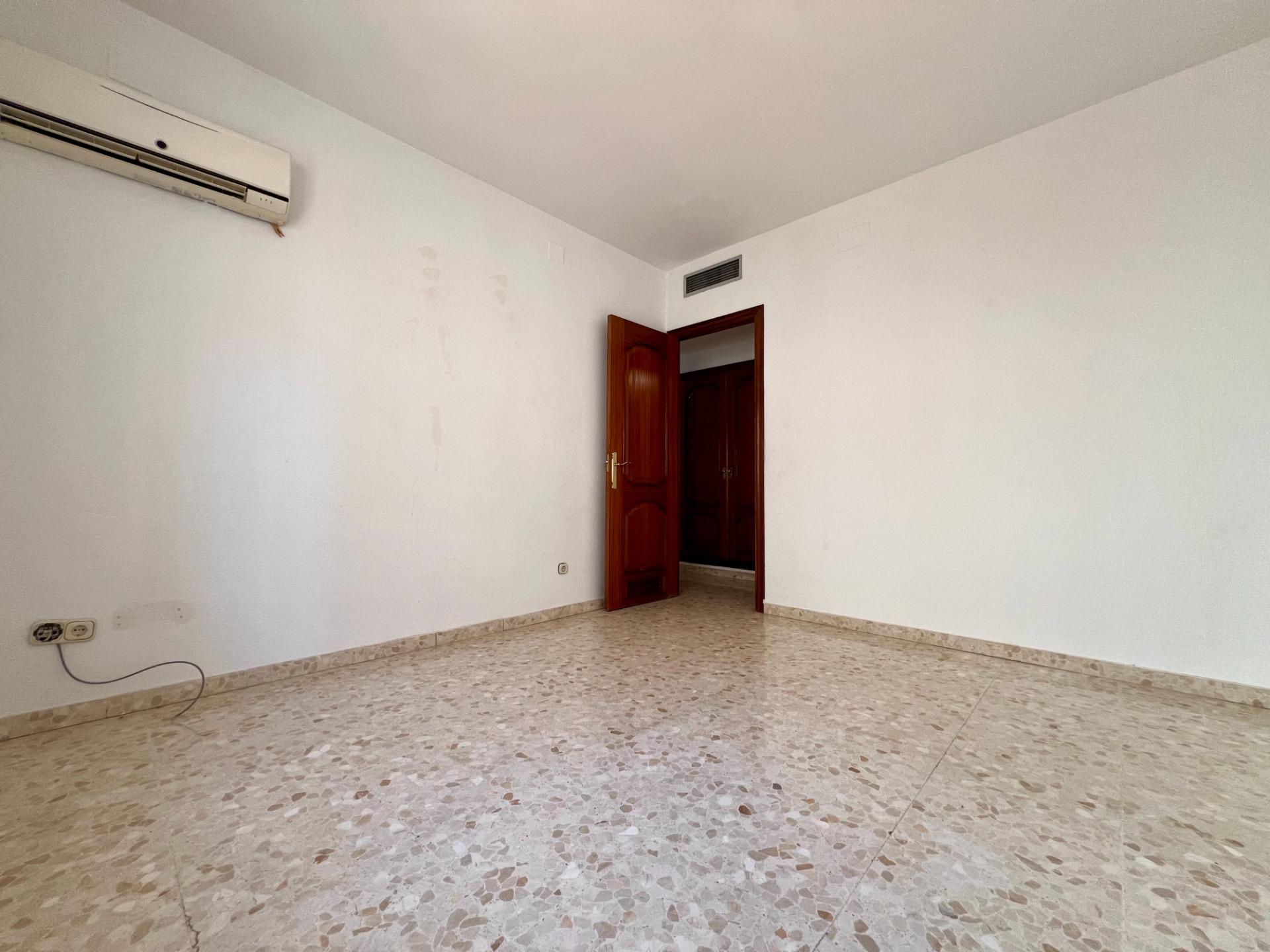 E. AMPLIO Y TRANQUILO PISO EN VILLAFRANCA - foto 44