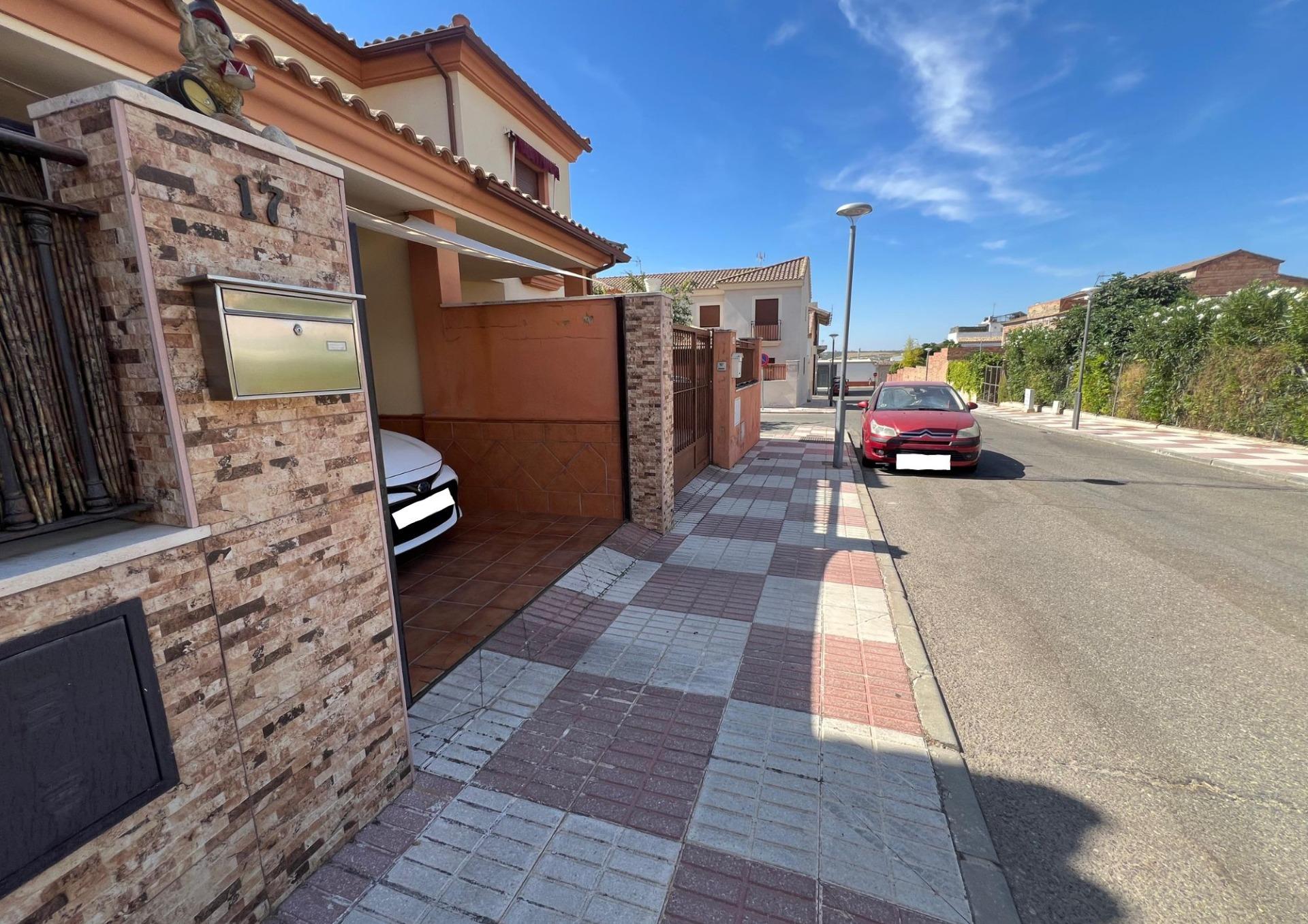 ENCANTADOR CHALET ADOSADO EN LA VICTORIA, CÓRDOBA - foto 2