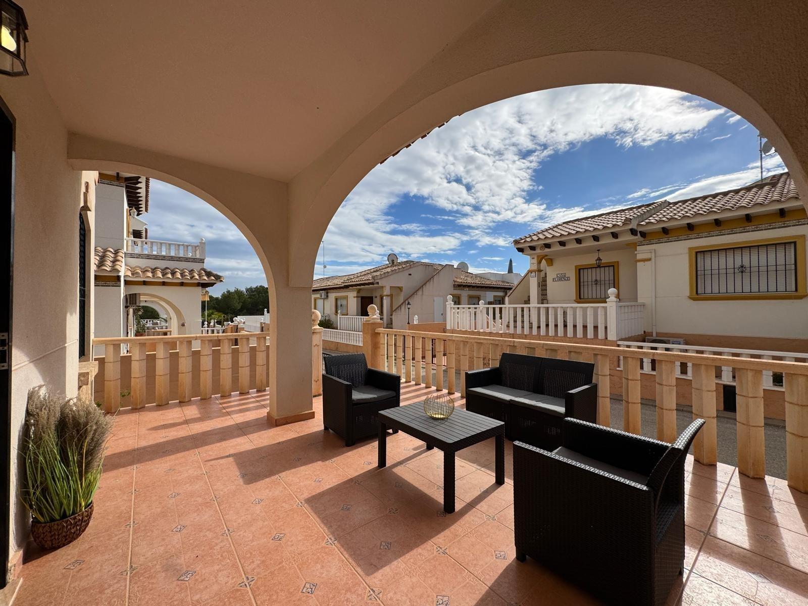 Moderno Adosado en Cabo Roig – Elegancia, Privacidad y Vista - foto 3