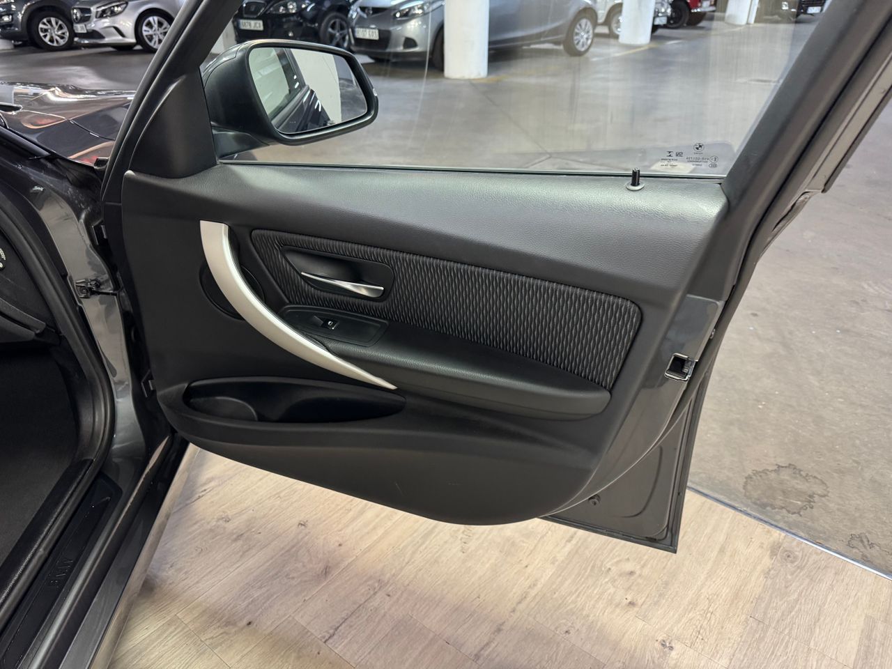 BMW Serie 3 318D - foto 17